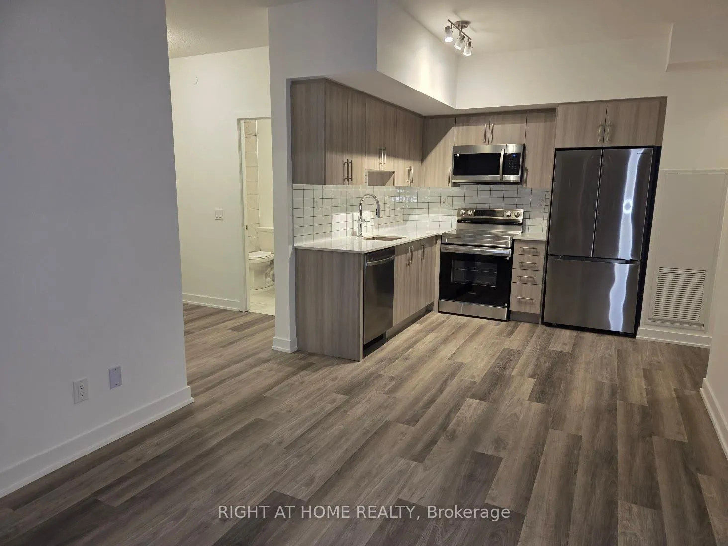 Photo 9 of Unit 216, 1010 Sandy Beach Road, Pickering, Bay Ridges — HOMEH