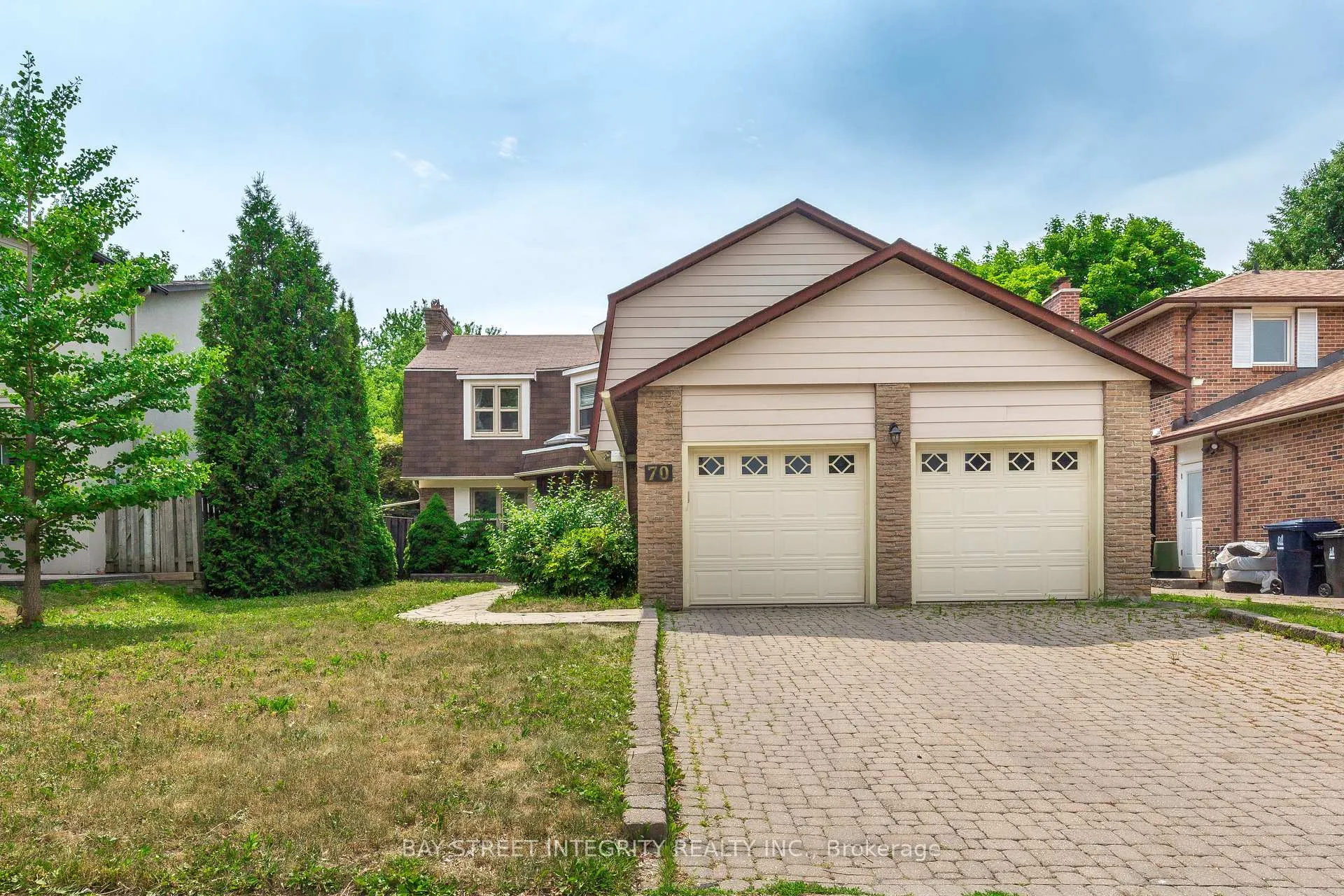 Photo 2 of 70 Mossgrove Trail, North York, St. Andrew-Windfields — HOMEH