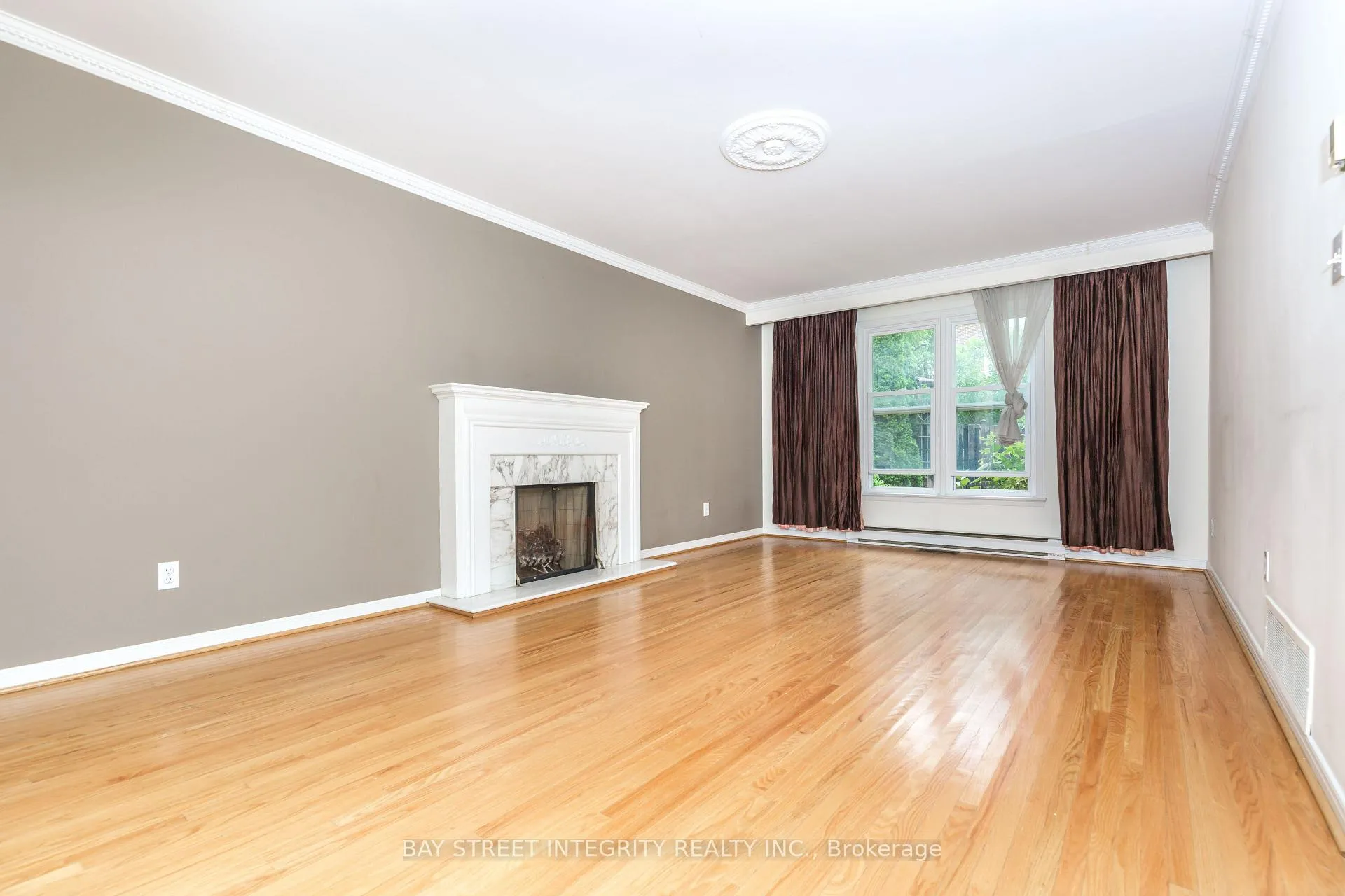 Photo 5 of 70 Mossgrove Trail, North York, St. Andrew-Windfields — HOMEH