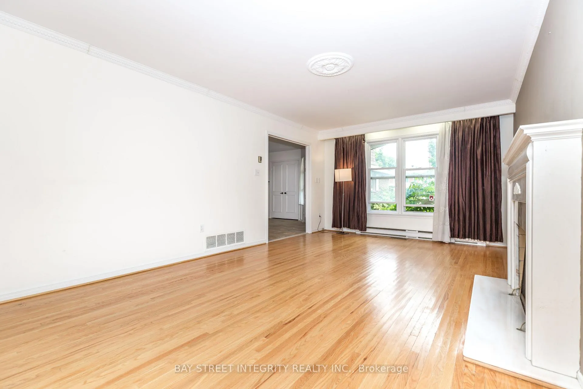 Photo 6 of 70 Mossgrove Trail, North York, St. Andrew-Windfields — HOMEH