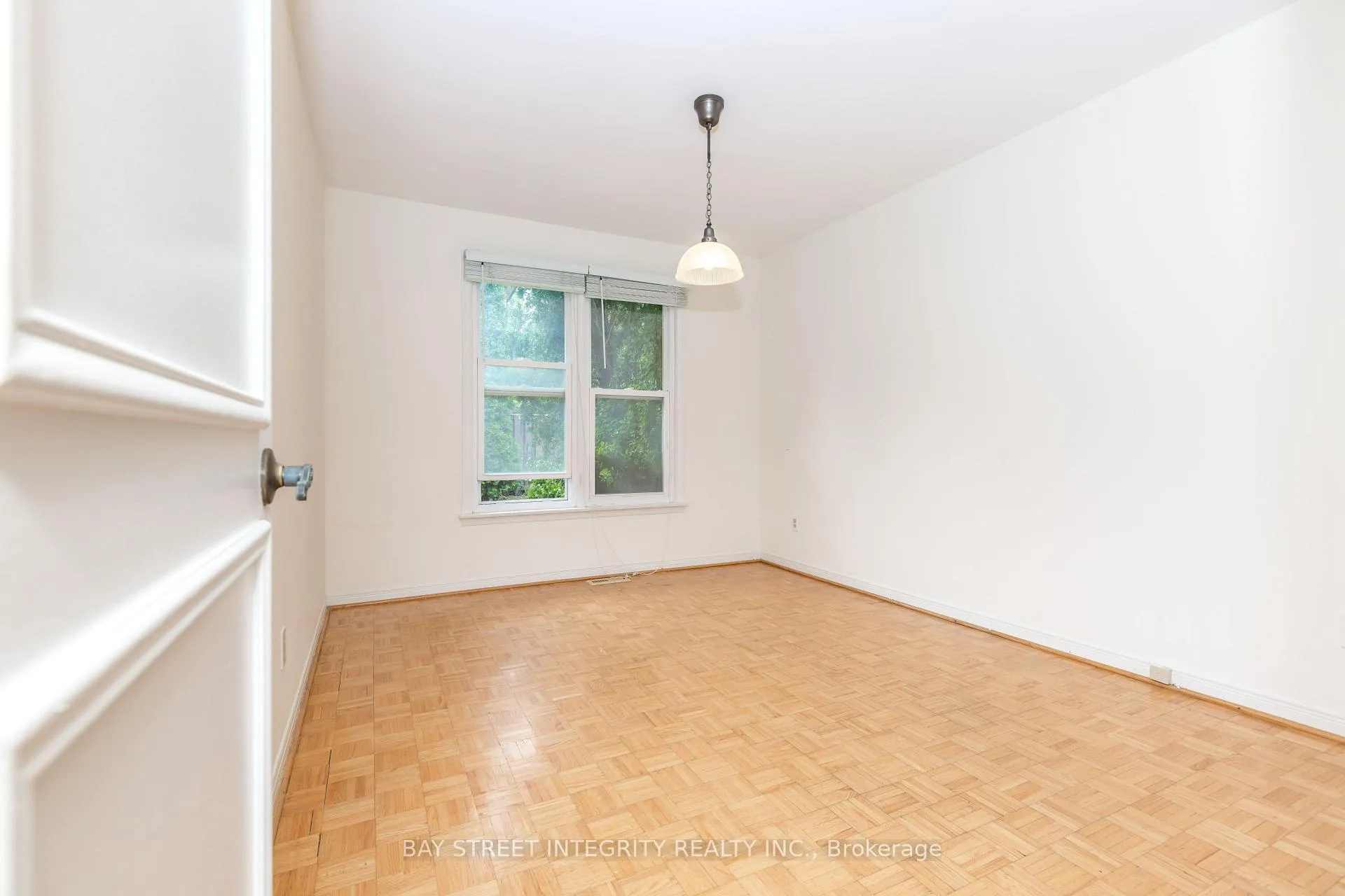 Photo 7 of 70 Mossgrove Trail, North York, St. Andrew-Windfields — HOMEH