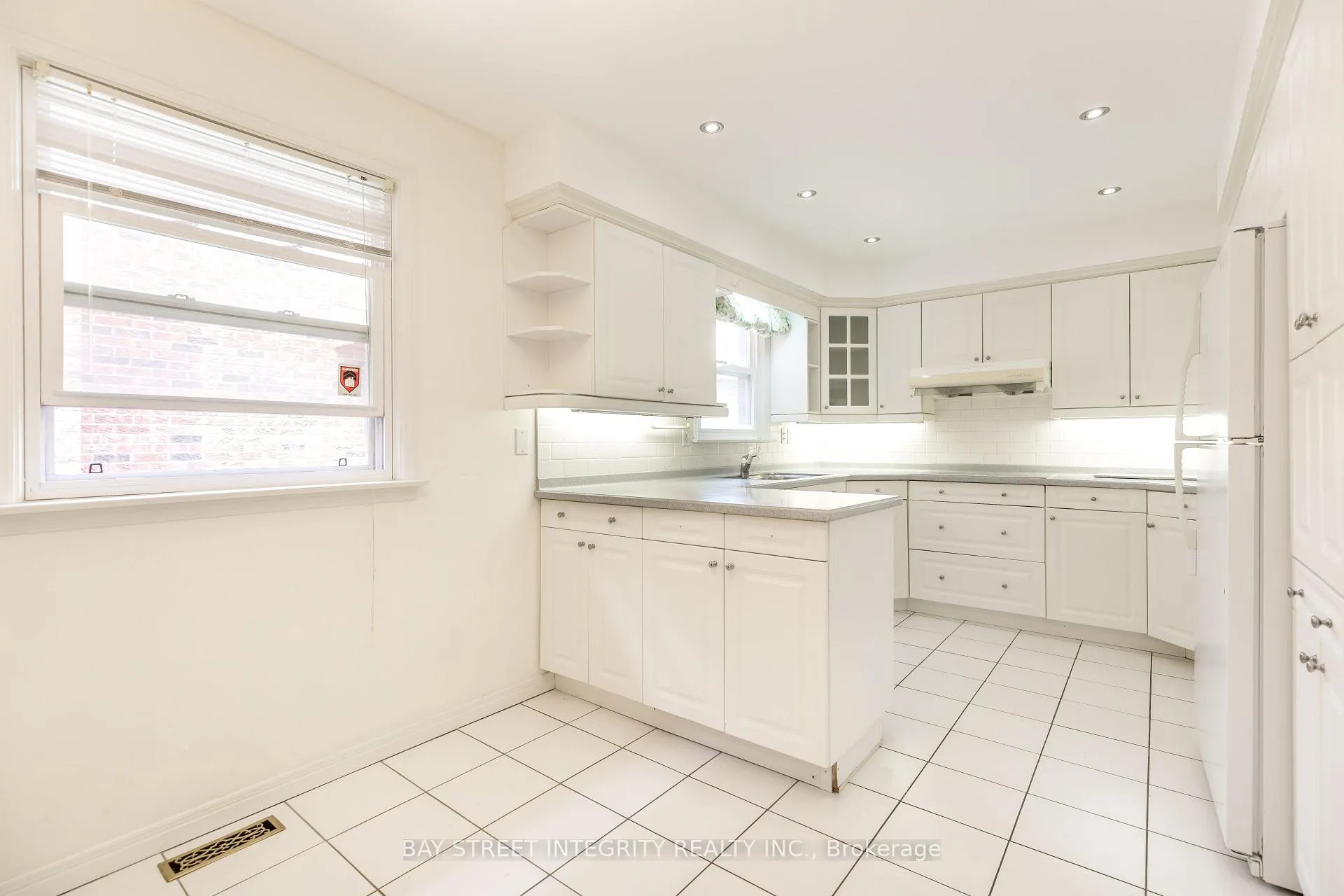 Photo 11 of 70 Mossgrove Trail, North York, St. Andrew-Windfields — HOMEH