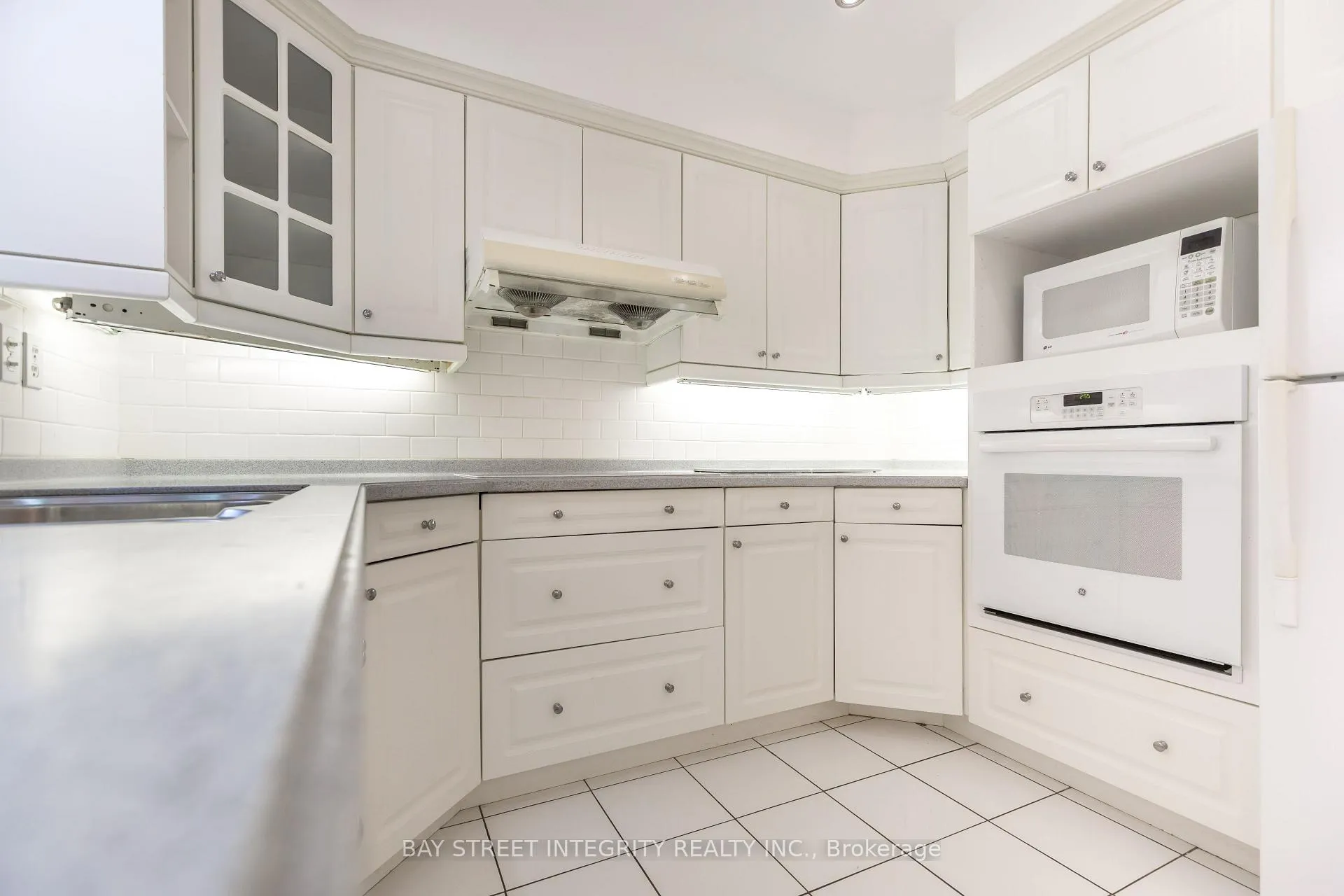 Photo 13 of 70 Mossgrove Trail, North York, St. Andrew-Windfields — HOMEH