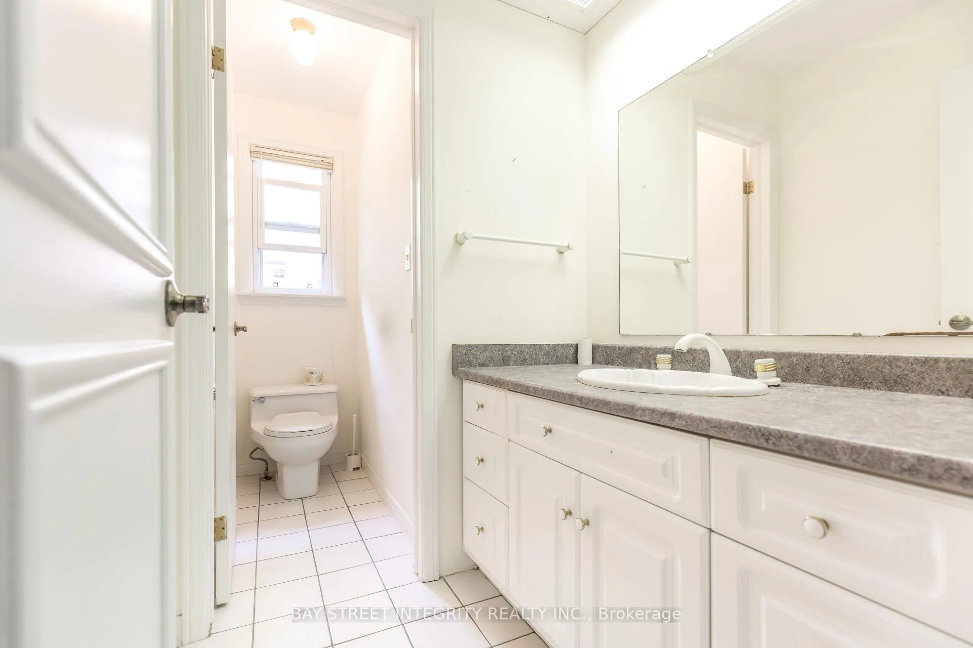 Photo 15 of 70 Mossgrove Trail, North York, St. Andrew-Windfields — HOMEH