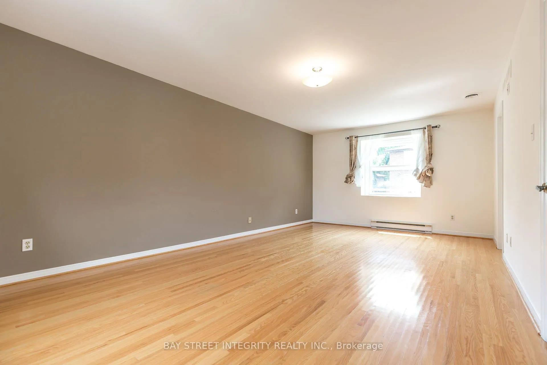 Photo 16 of 70 Mossgrove Trail, North York, St. Andrew-Windfields — HOMEH