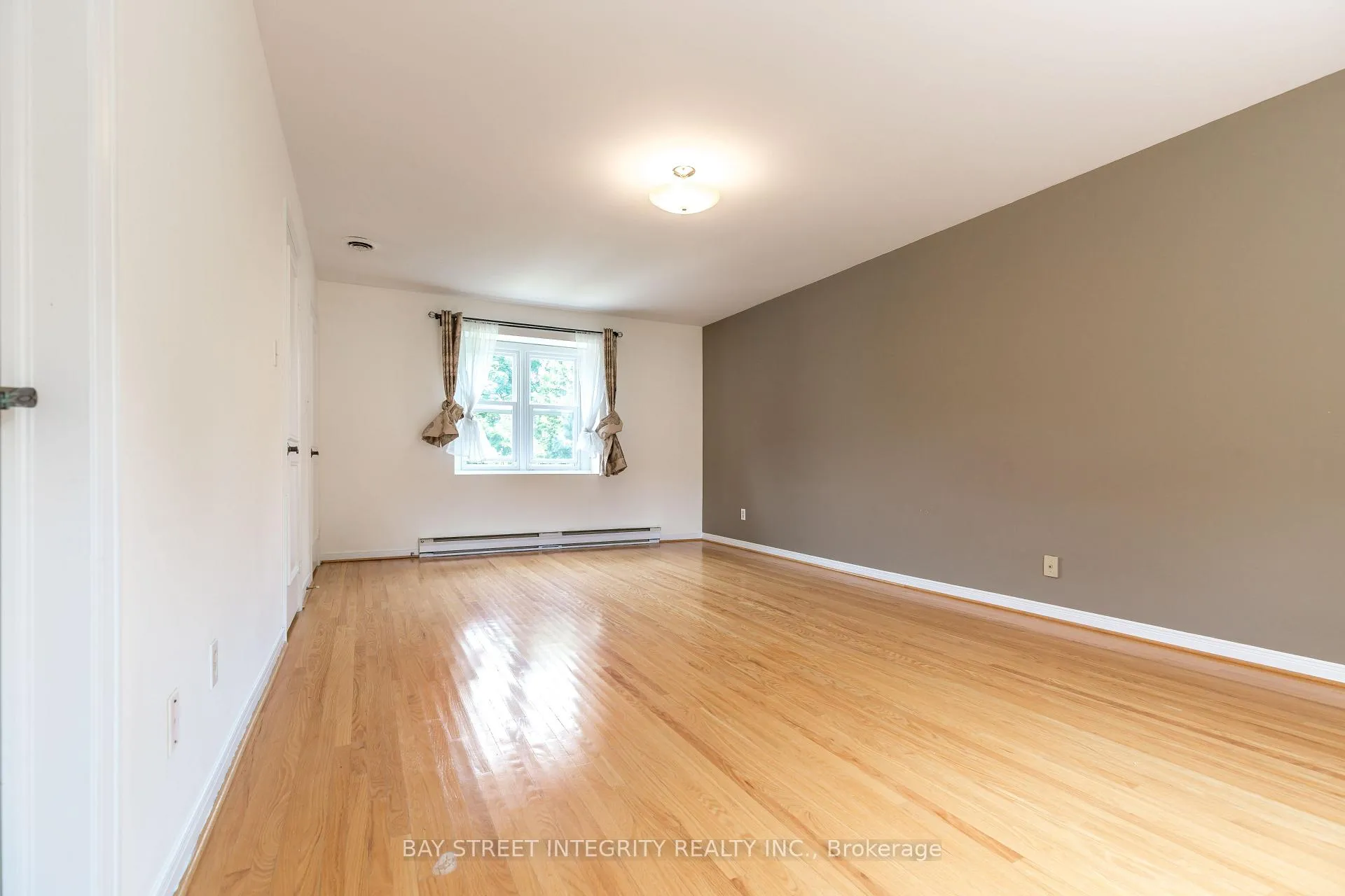 Photo 17 of 70 Mossgrove Trail, North York, St. Andrew-Windfields — HOMEH
