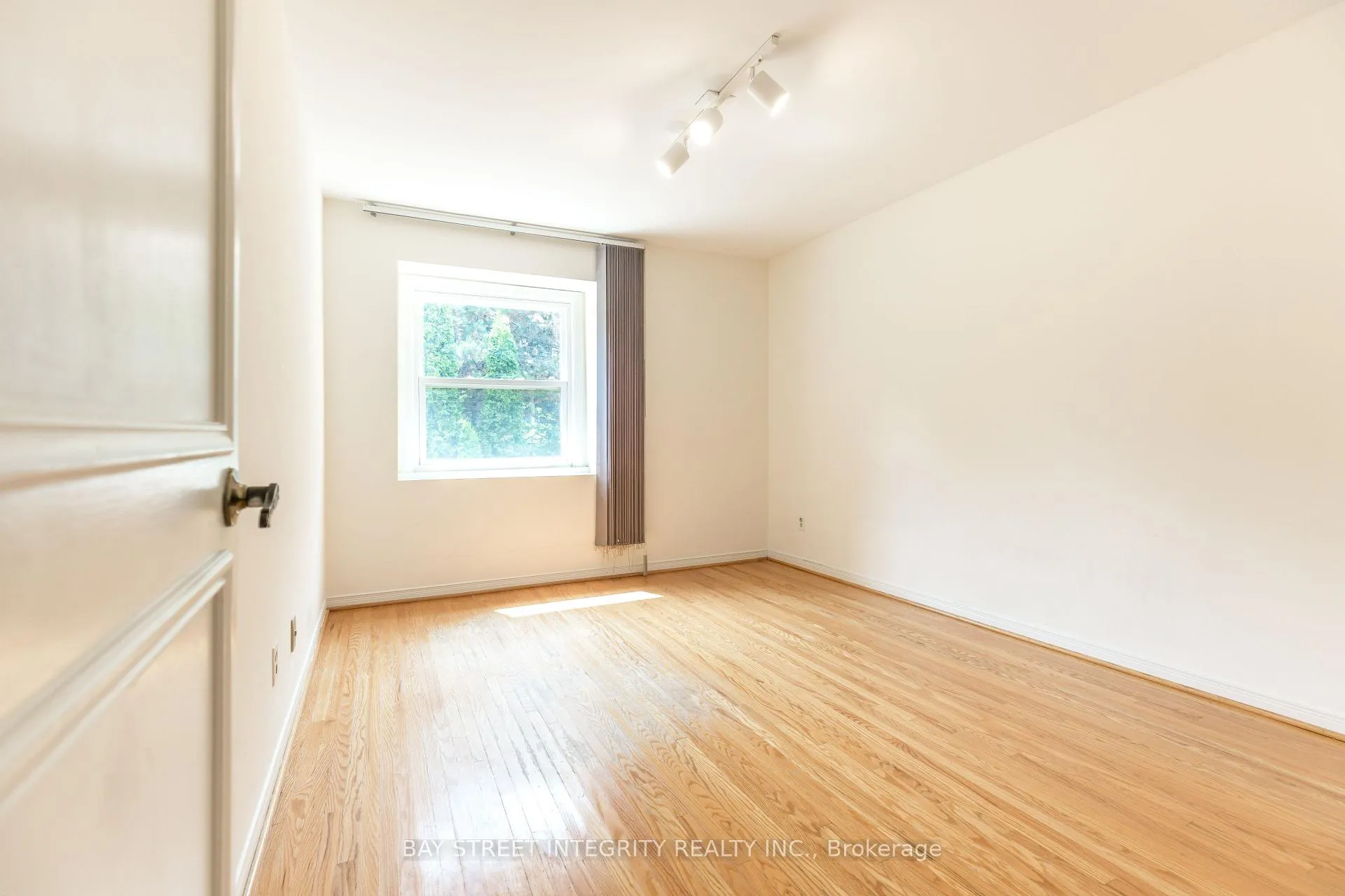 Photo 20 of 70 Mossgrove Trail, North York, St. Andrew-Windfields — HOMEH