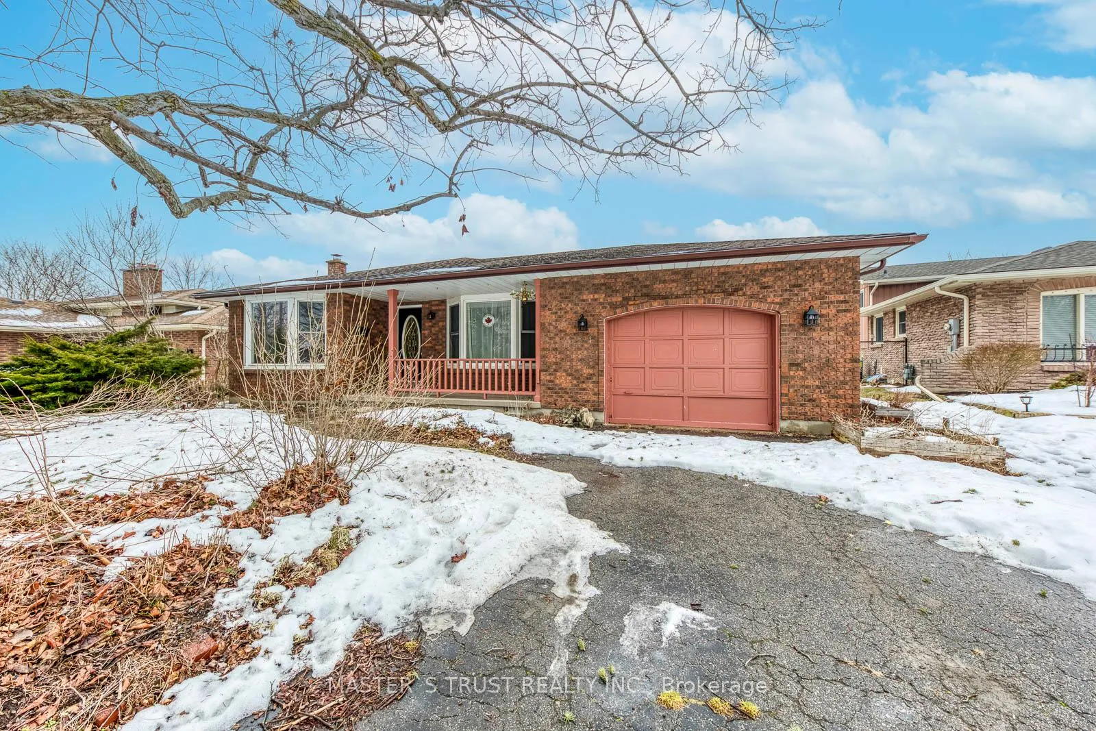Photo 2 of 9 Bayshore Crescent, St. Catharines, Lakeshore — HOMEH