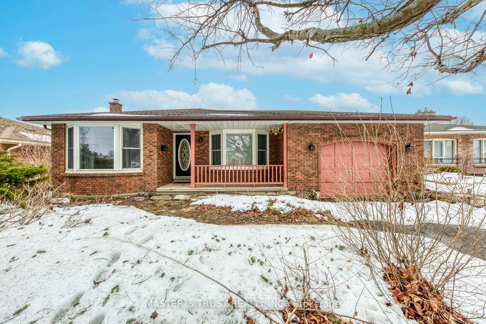 Photo 3 of 9 Bayshore Crescent, St. Catharines, Lakeshore — HOMEH