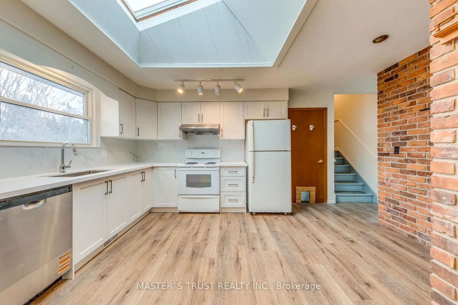 Photo 10 of 9 Bayshore Crescent, St. Catharines, Lakeshore — HOMEH