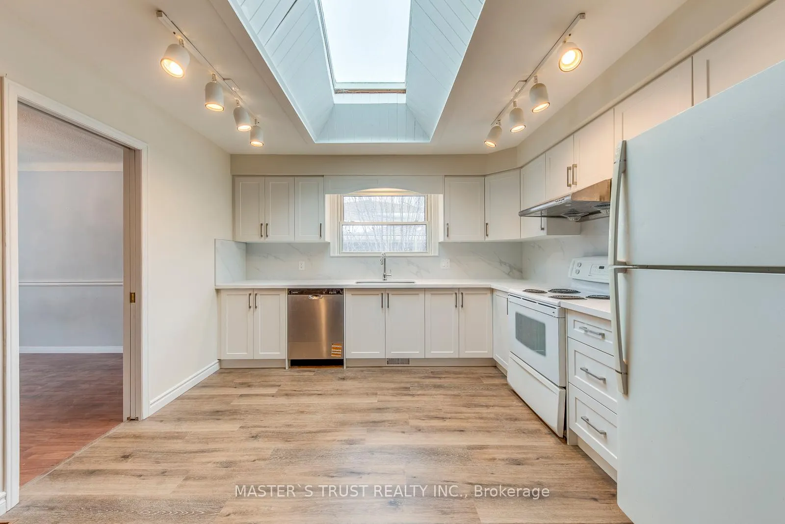 Photo 11 of 9 Bayshore Crescent, St. Catharines, Lakeshore — HOMEH