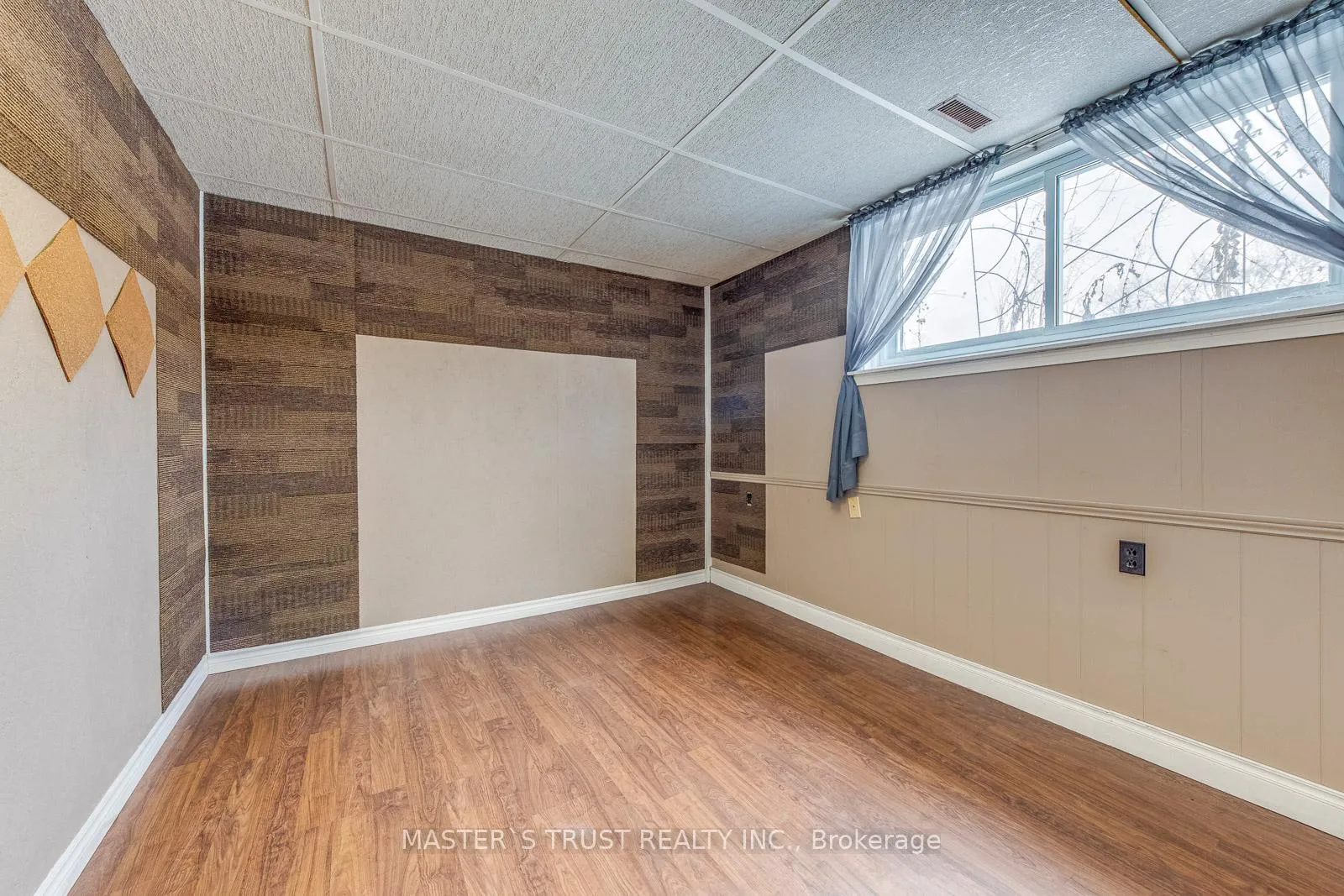 Photo 36 of 9 Bayshore Crescent, St. Catharines, Lakeshore — HOMEH