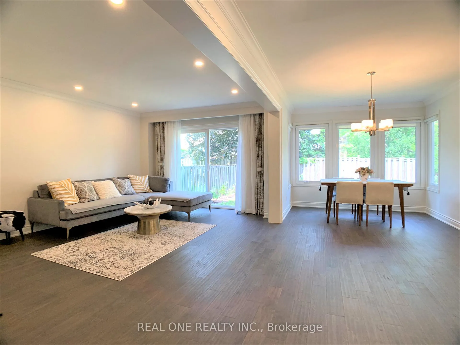 Photo 11 of 433 Mullen Drive, Vaughan, Brownridge — HOMEH