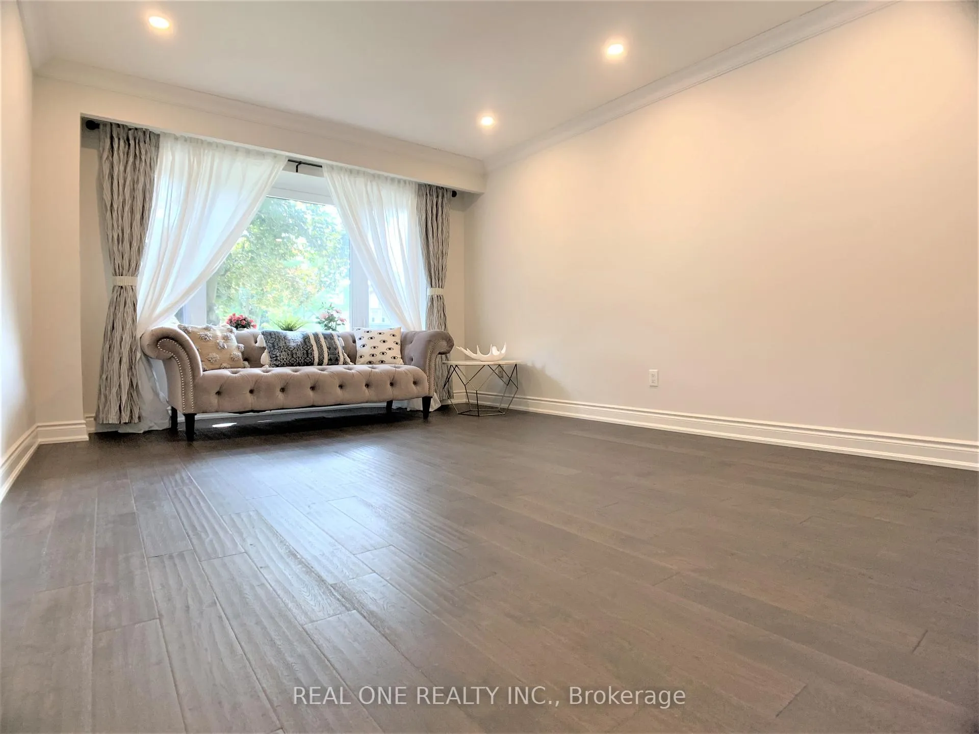 Photo 13 of 433 Mullen Drive, Vaughan, Brownridge — HOMEH