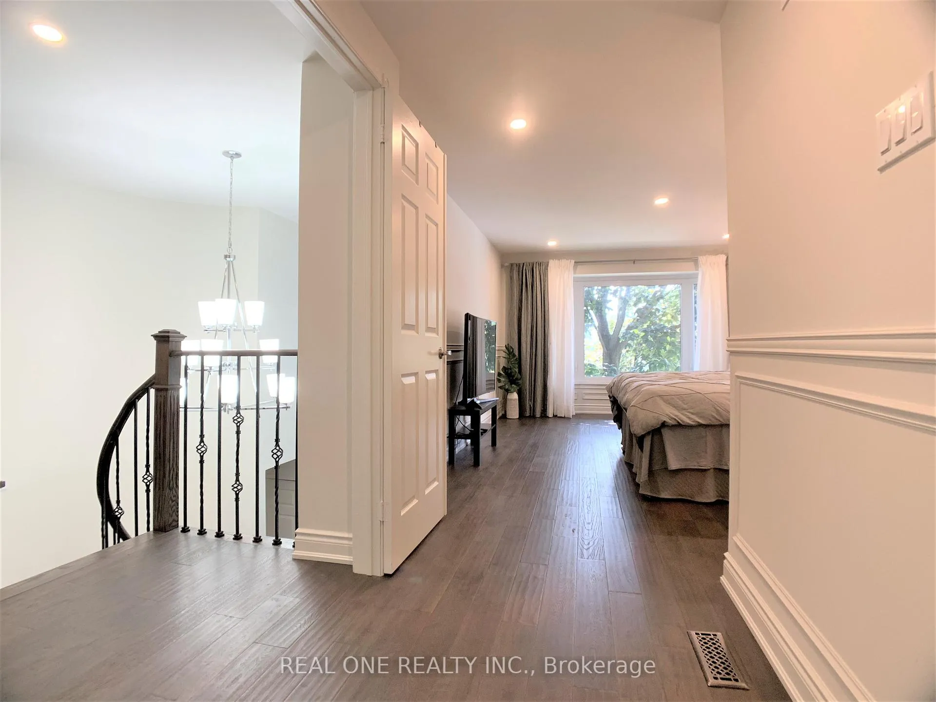 Photo 15 of 433 Mullen Drive, Vaughan, Brownridge — HOMEH