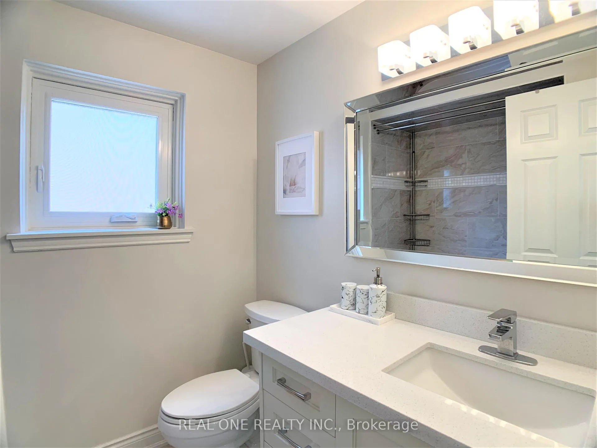 Photo 23 of 433 Mullen Drive, Vaughan, Brownridge — HOMEH