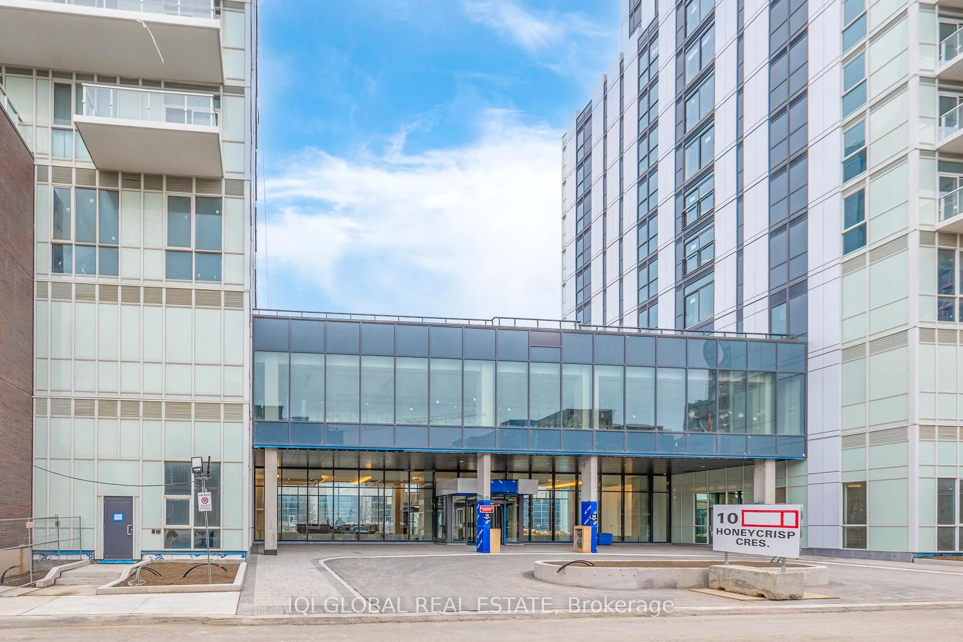 Photo 1 of Unit 312, 10 Honeycrisp Crescent, Vaughan, Vaughan Corporate Centre — HOMEH