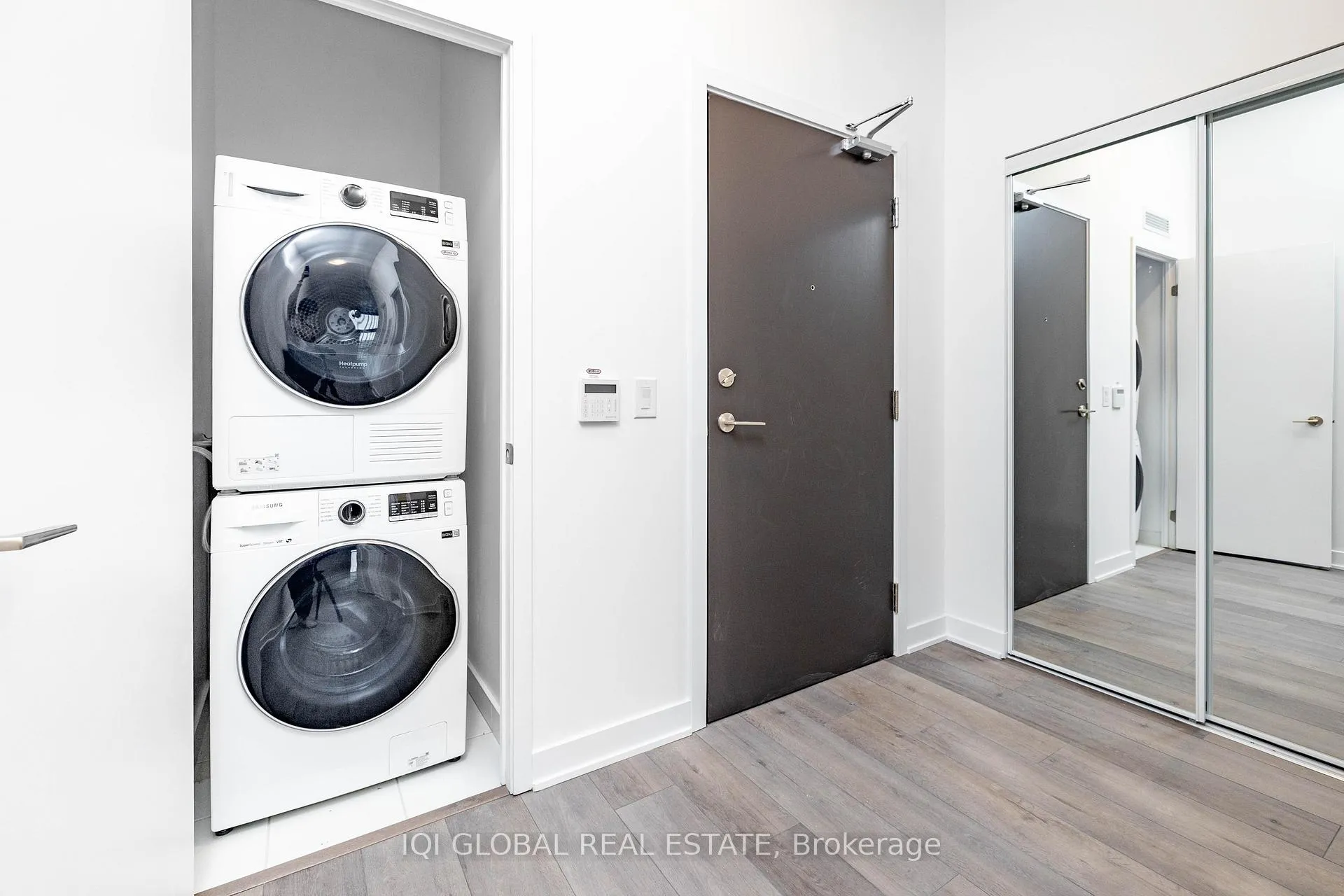 Photo 6 of Unit 312, 10 Honeycrisp Crescent, Vaughan, Vaughan Corporate Centre — HOMEH