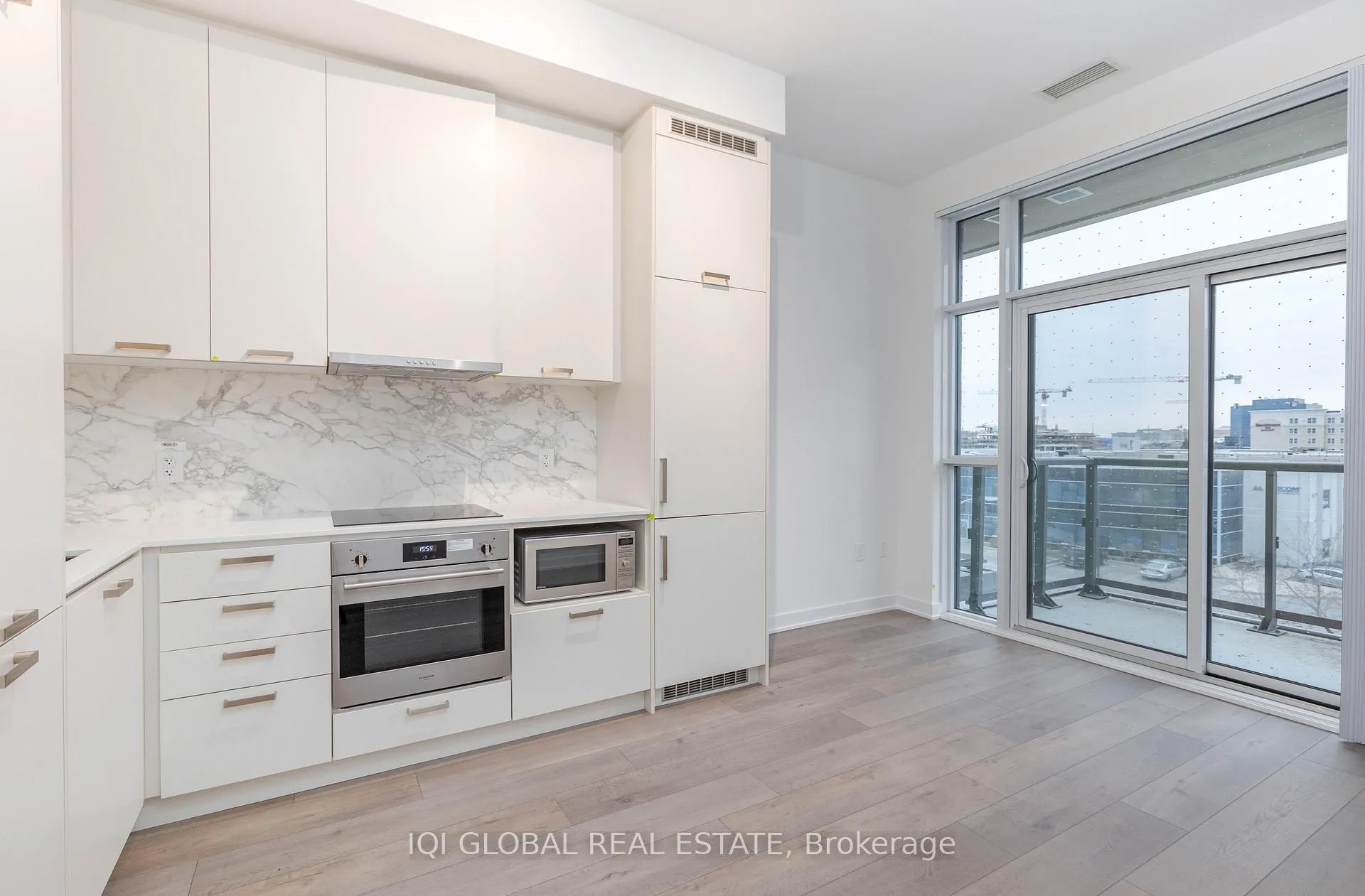 Photo 12 of Unit 312, 10 Honeycrisp Crescent, Vaughan, Vaughan Corporate Centre — HOMEH