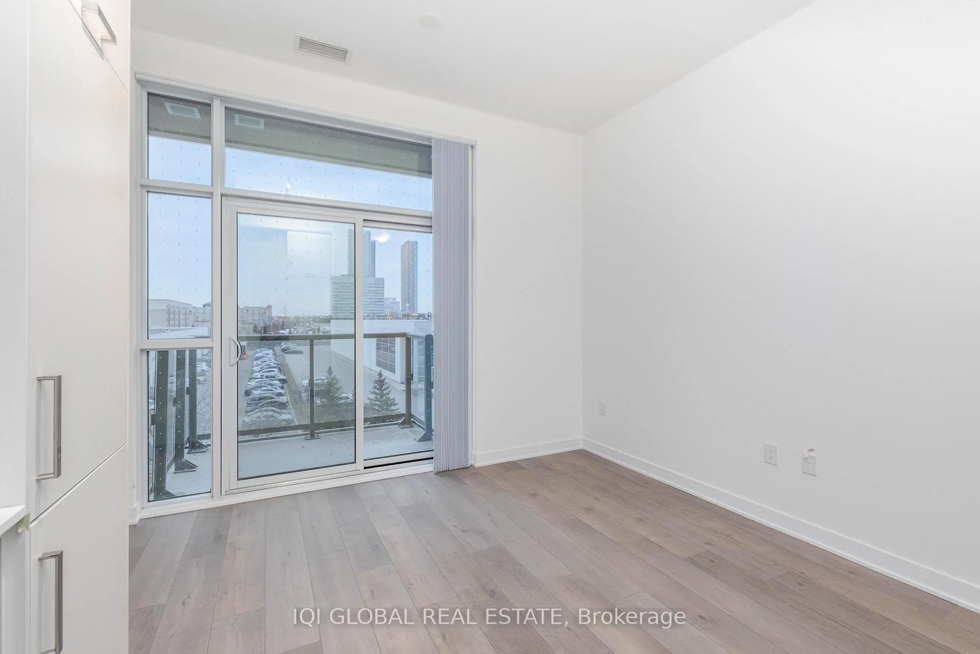 Photo 14 of Unit 312, 10 Honeycrisp Crescent, Vaughan, Vaughan Corporate Centre — HOMEH