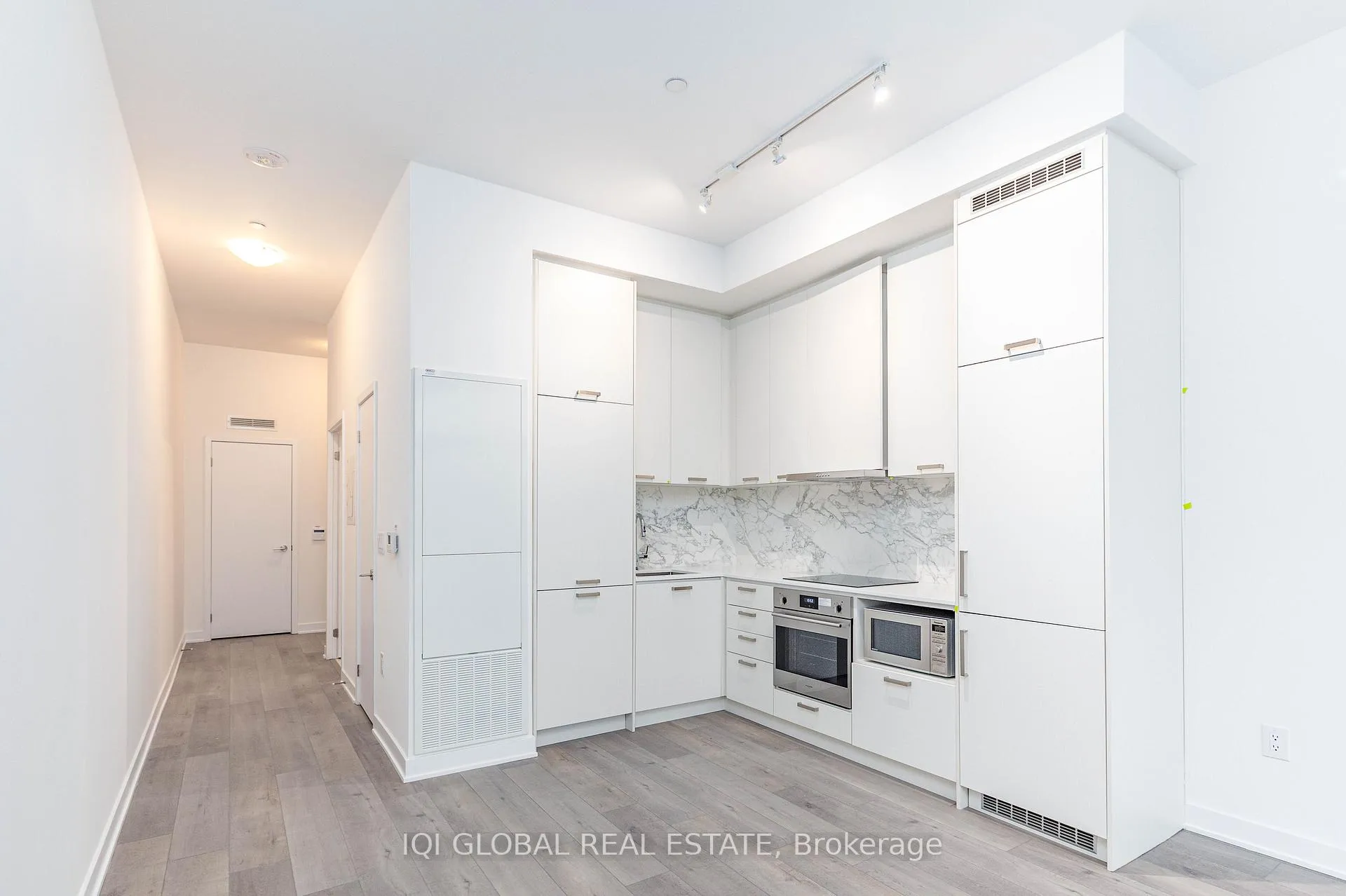 Photo 15 of Unit 312, 10 Honeycrisp Crescent, Vaughan, Vaughan Corporate Centre — HOMEH