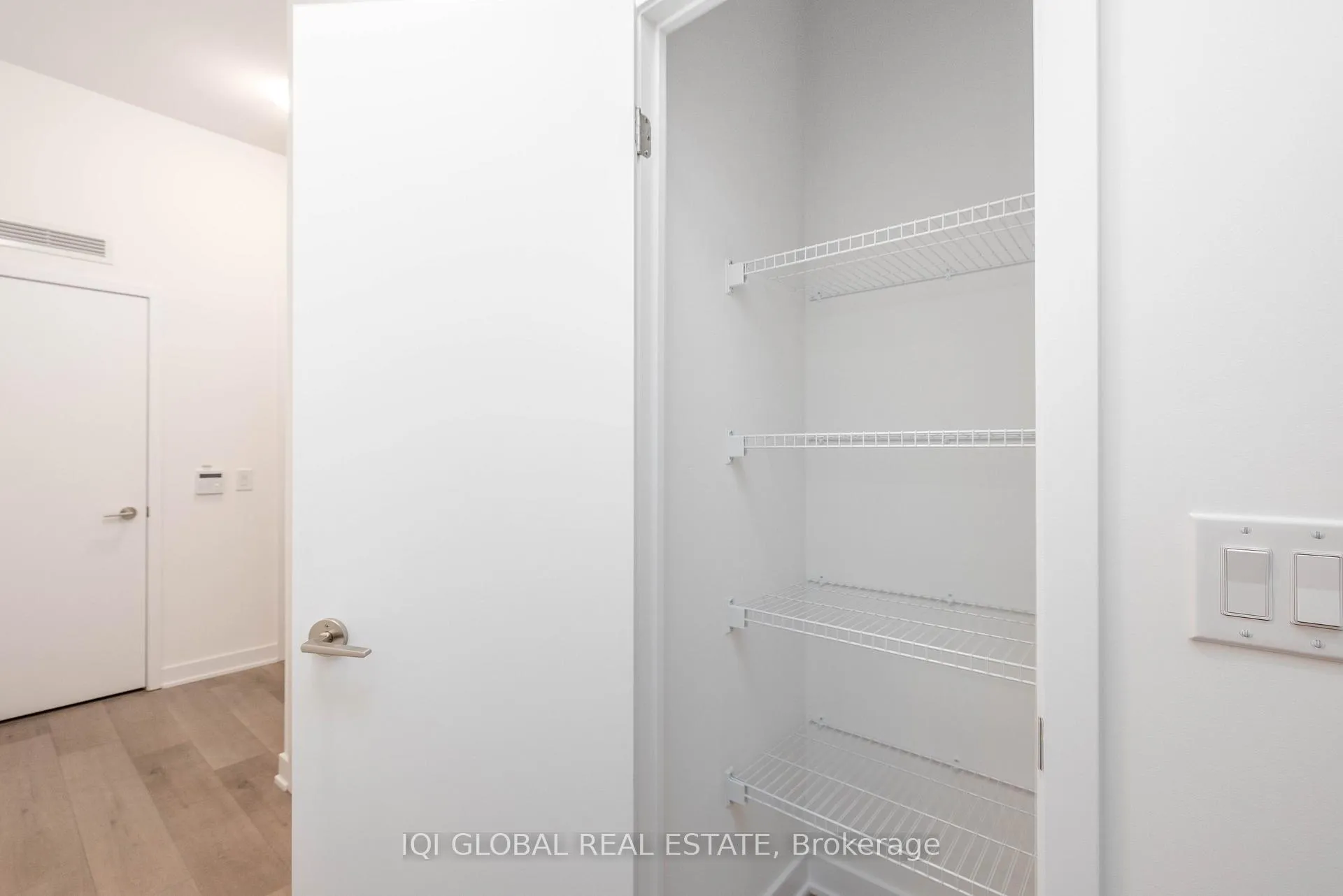 Photo 16 of Unit 312, 10 Honeycrisp Crescent, Vaughan, Vaughan Corporate Centre — HOMEH