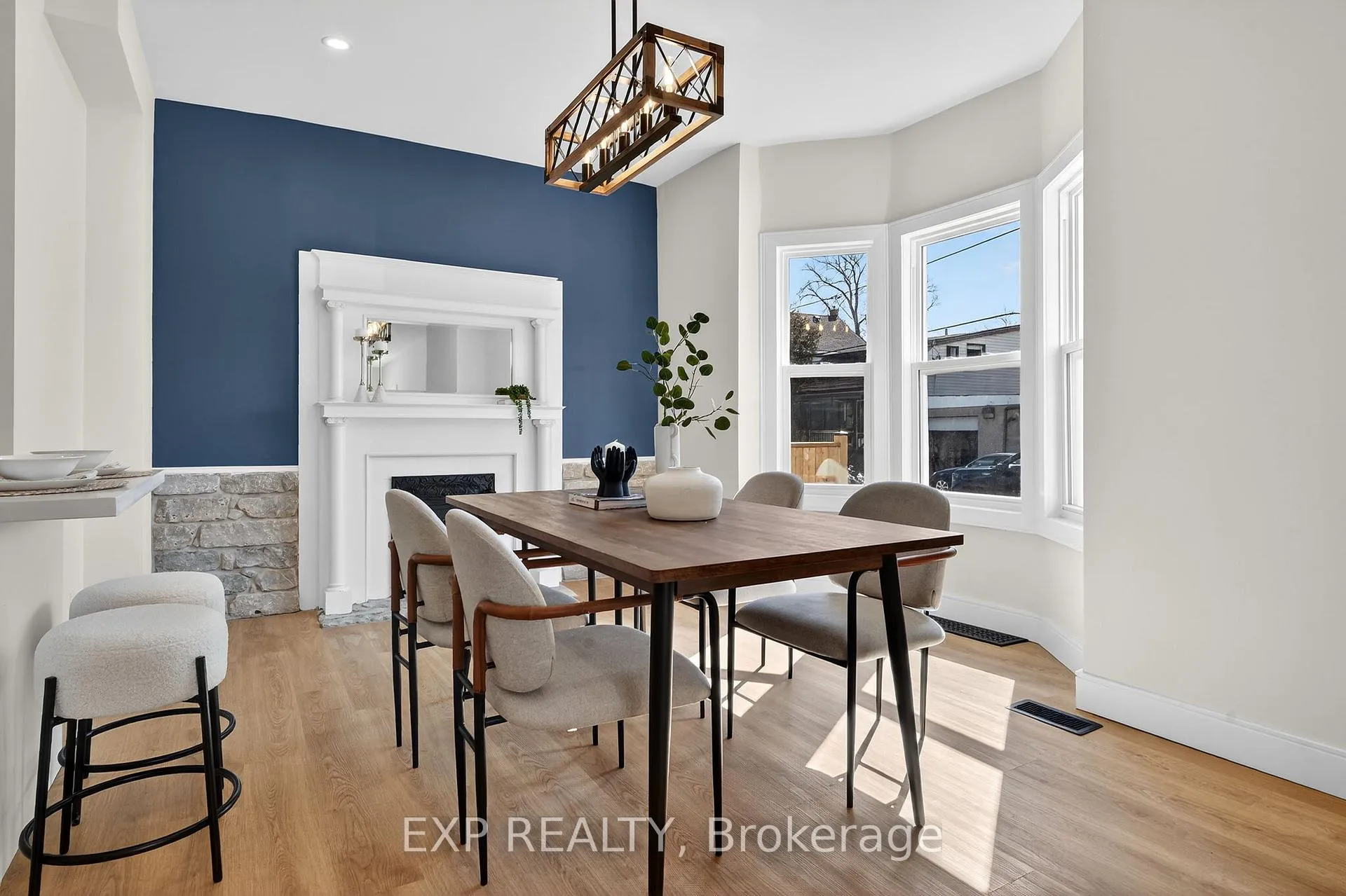 Photo 11 of 142 Avondale Street, Hamilton, Crown Point — HOMEH