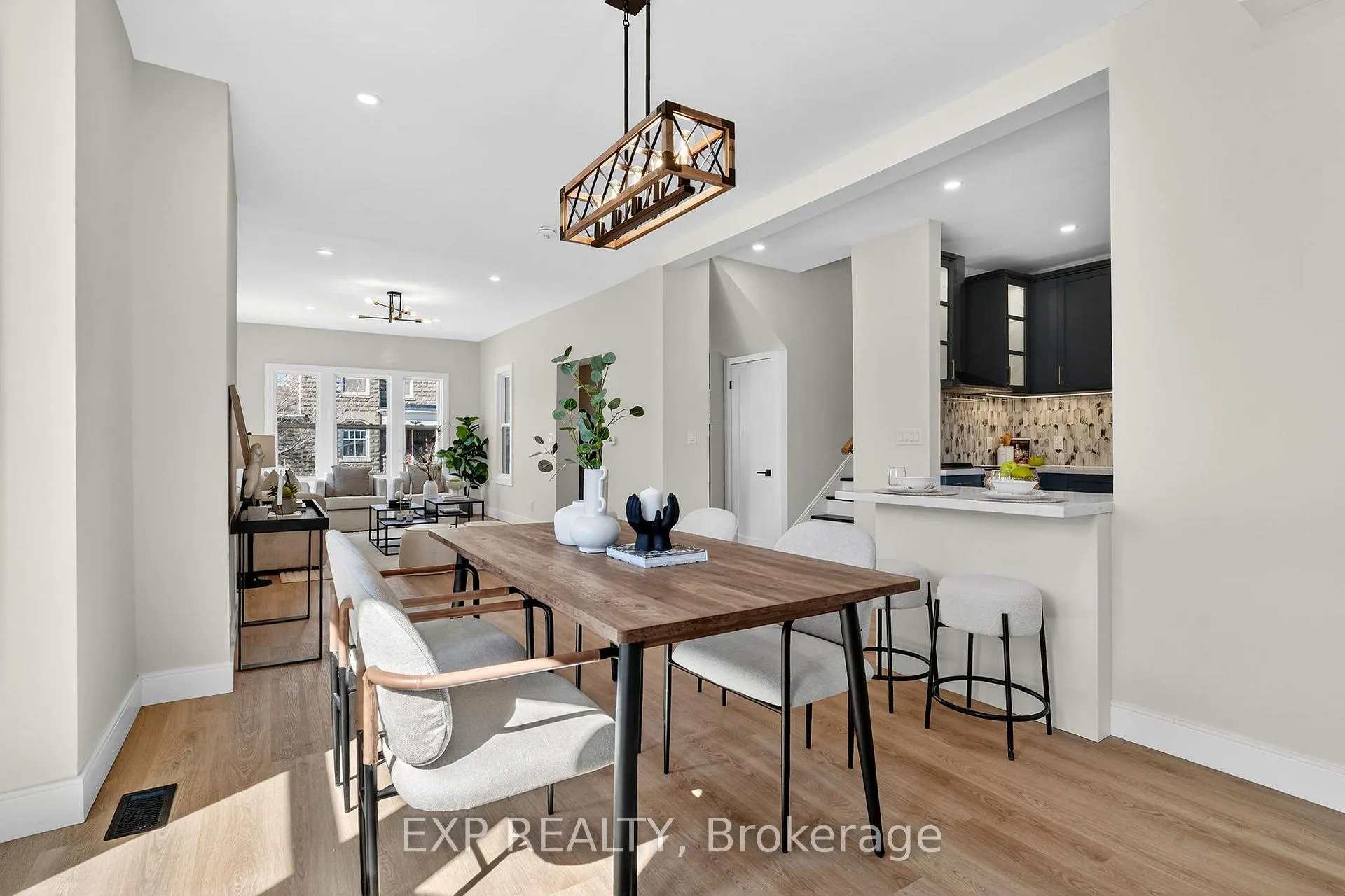 Photo 13 of 142 Avondale Street, Hamilton, Crown Point — HOMEH