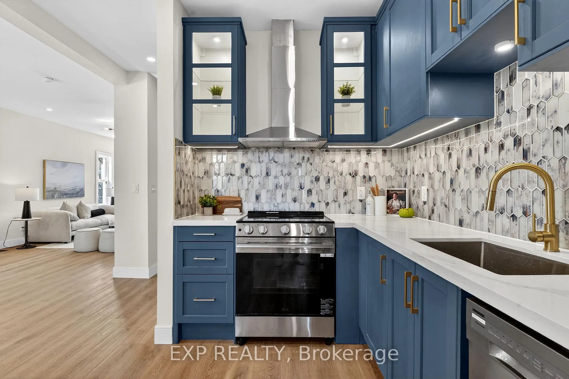 Photo 18 of 142 Avondale Street, Hamilton, Crown Point — HOMEH