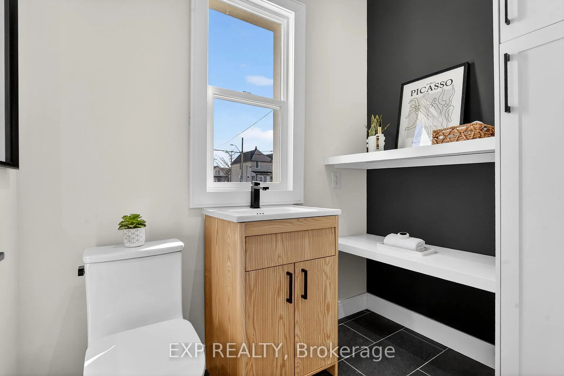 Photo 19 of 142 Avondale Street, Hamilton, Crown Point — HOMEH