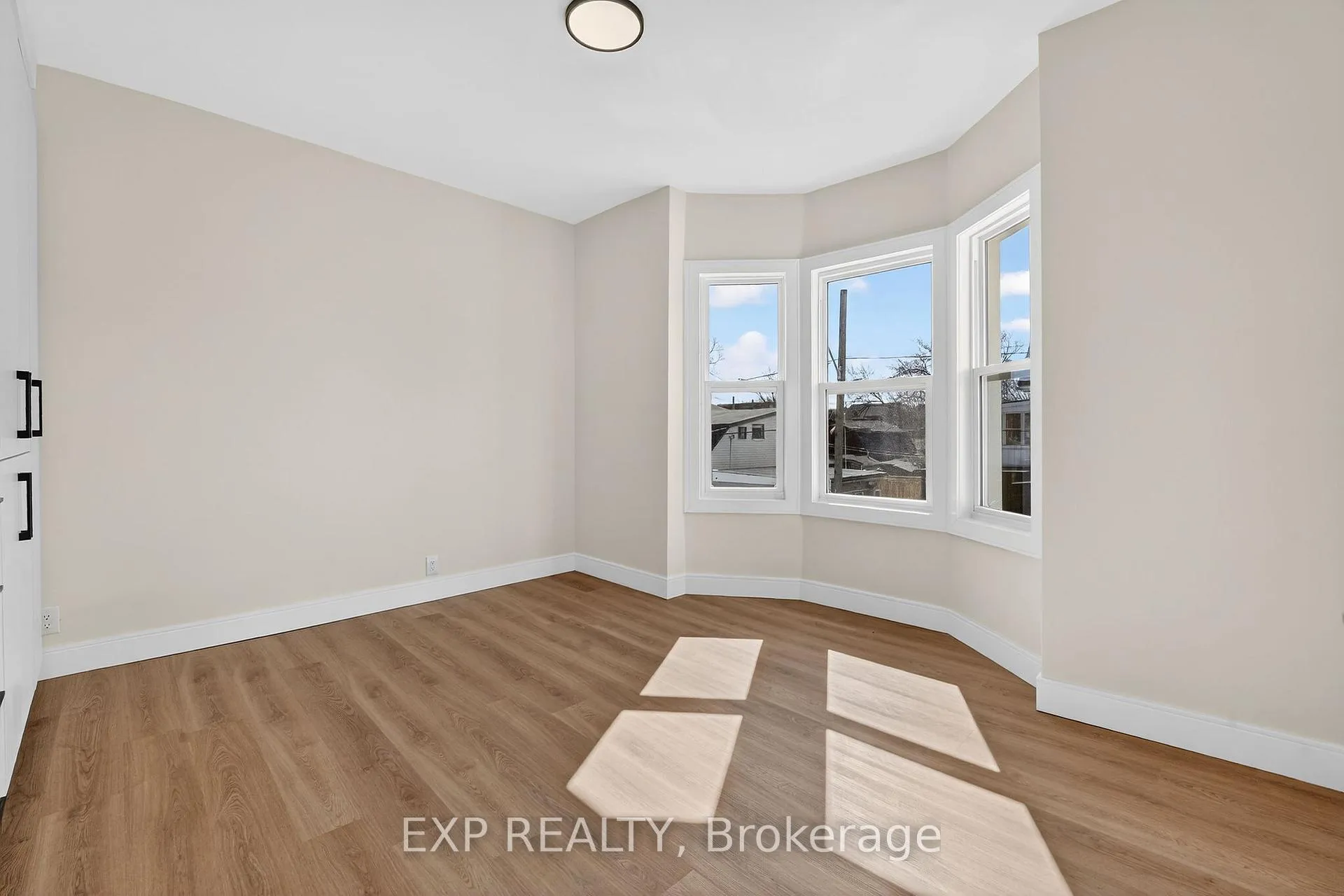 Photo 29 of 142 Avondale Street, Hamilton, Crown Point — HOMEH