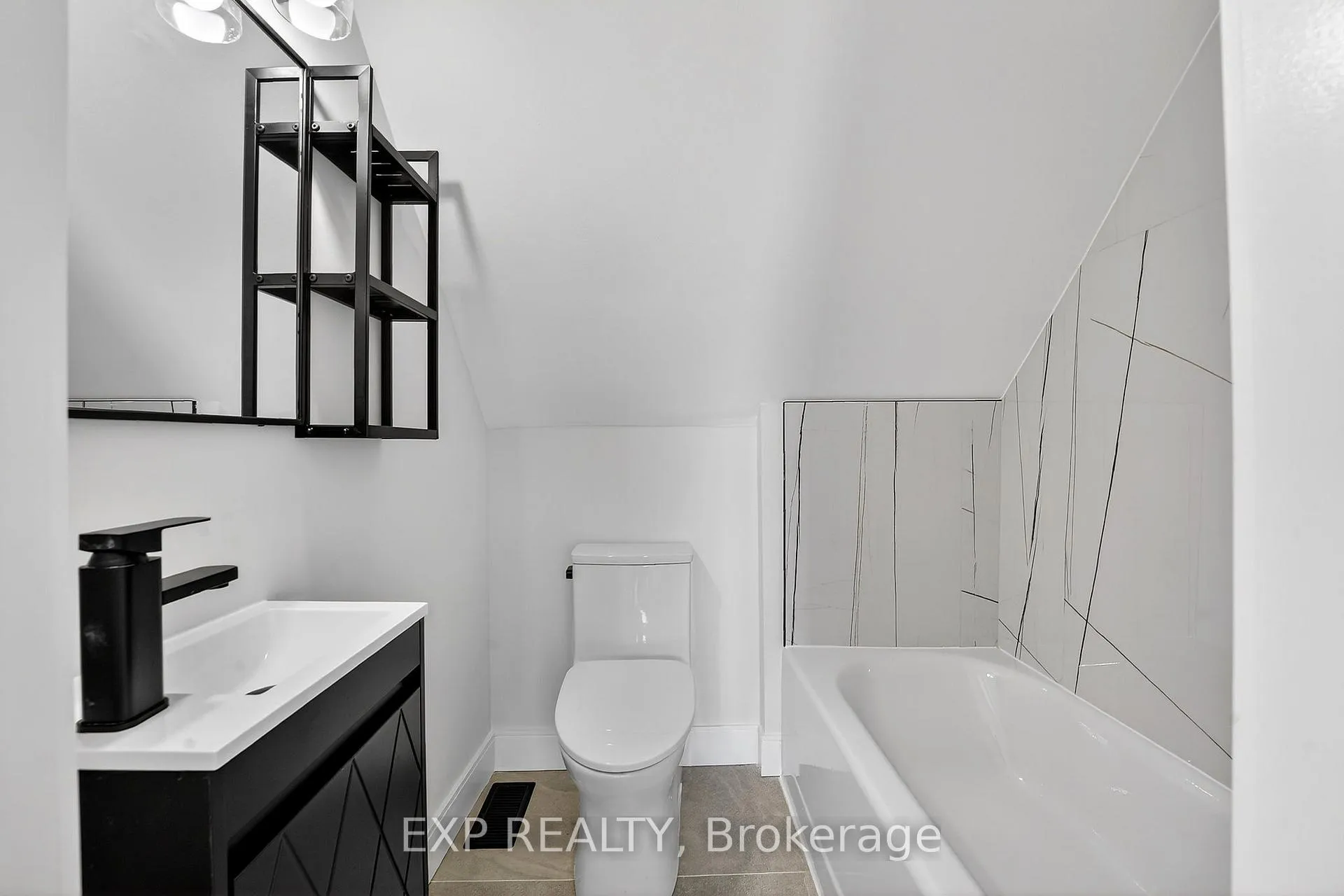 Photo 36 of 142 Avondale Street, Hamilton, Crown Point — HOMEH