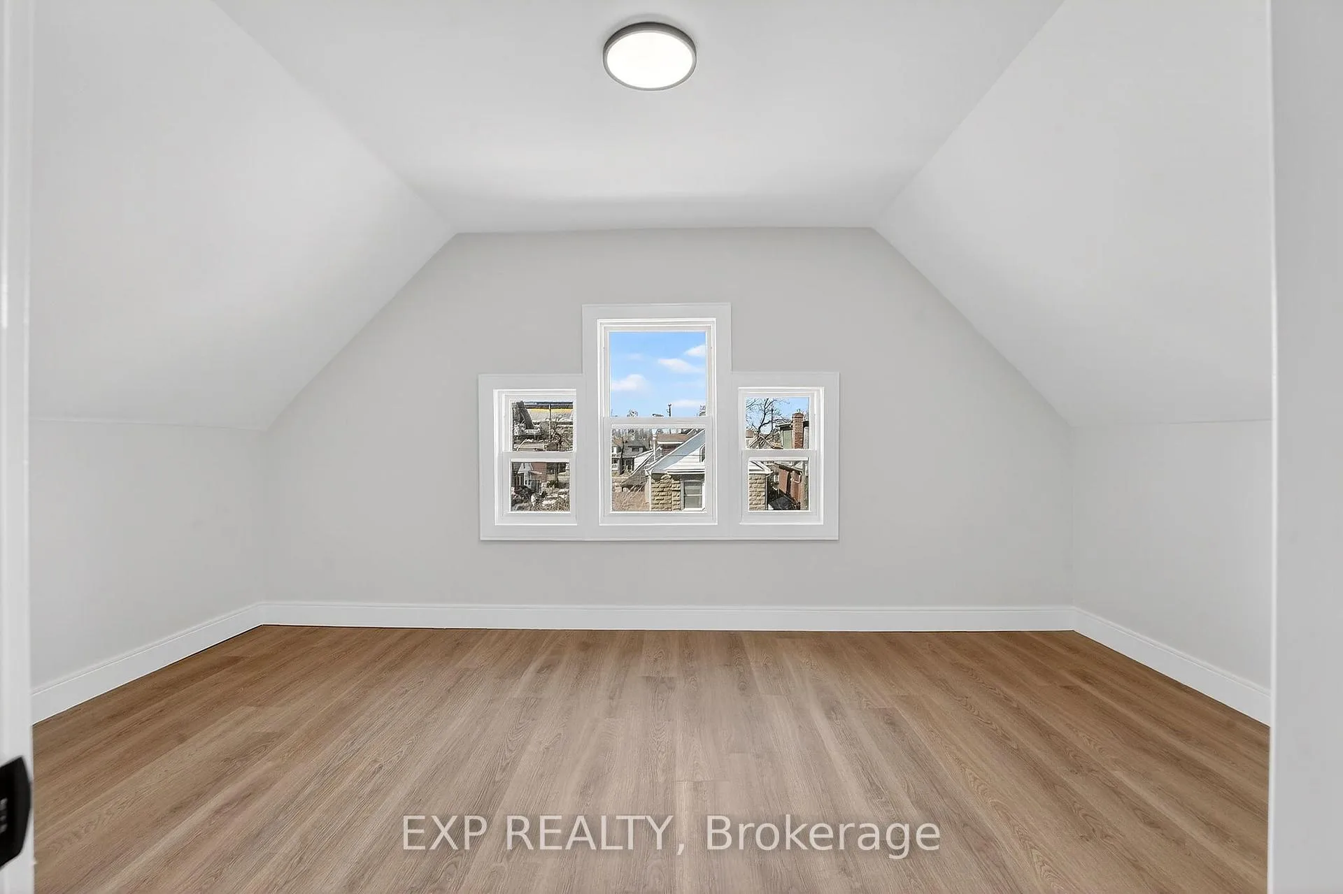 Photo 37 of 142 Avondale Street, Hamilton, Crown Point — HOMEH