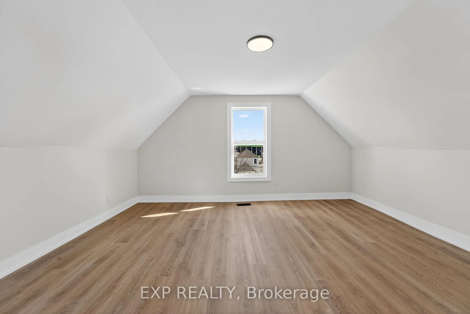 Photo 39 of 142 Avondale Street, Hamilton, Crown Point — HOMEH