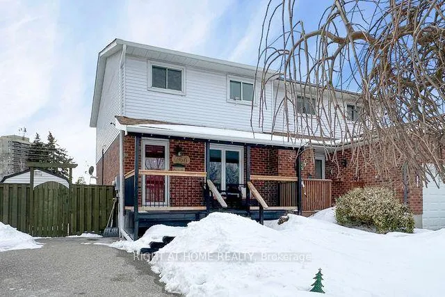 Front of 760 Cricklewood Drive N