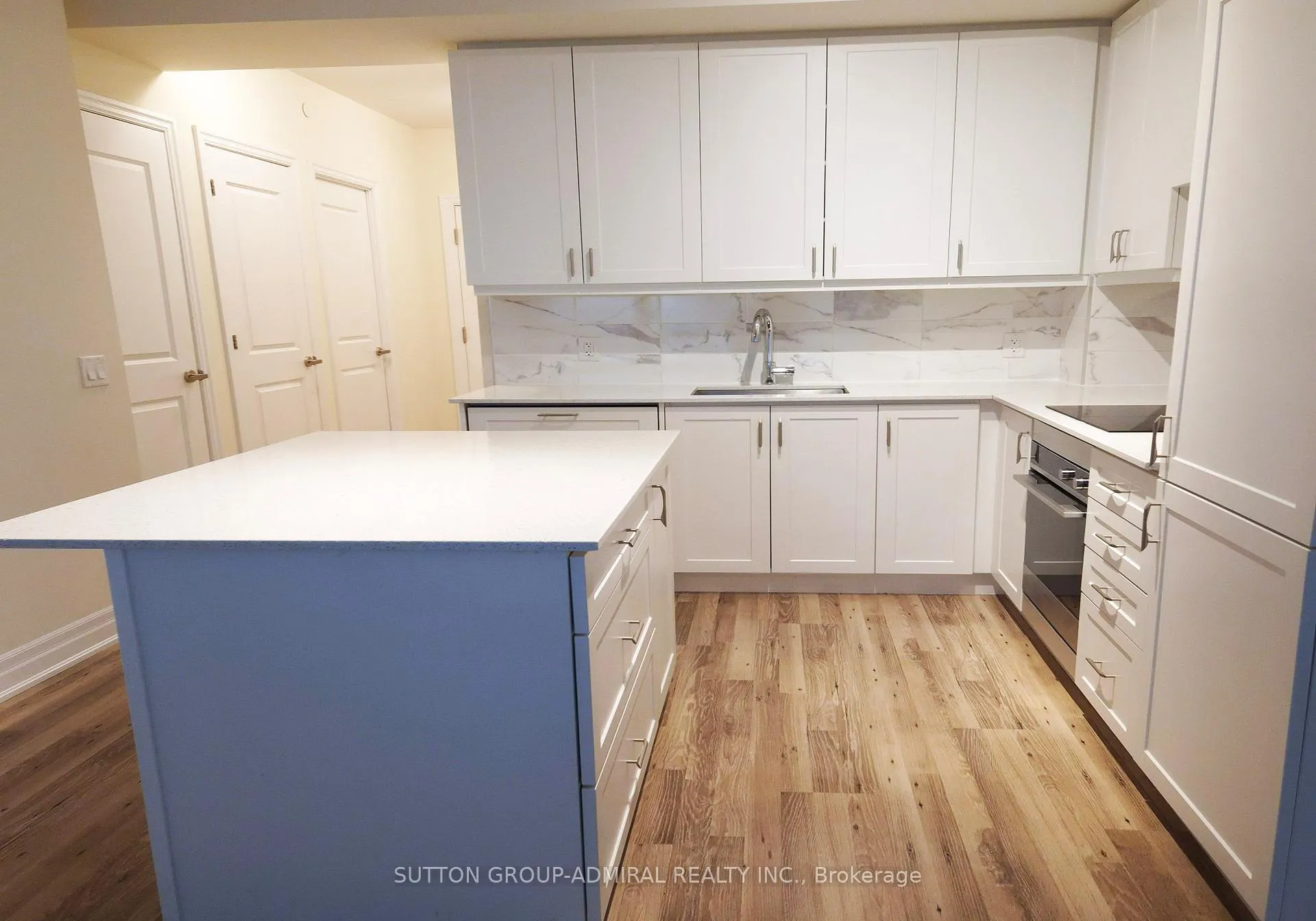 Photo 3 of 9085 Jane Street, Vaughan, Concord — HOMEH