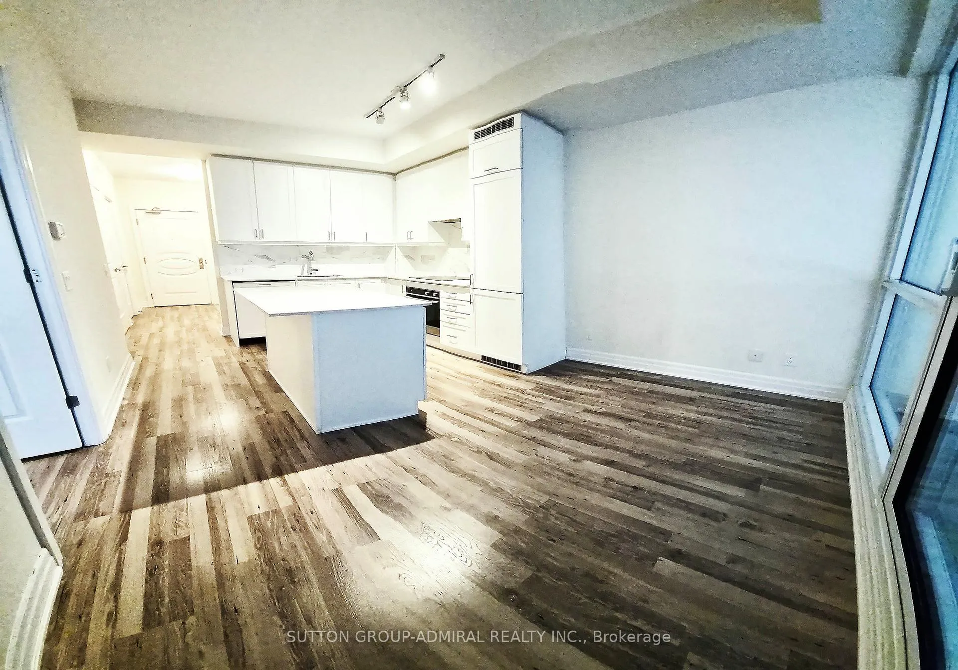 Photo 4 of 9085 Jane Street, Vaughan, Concord — HOMEH