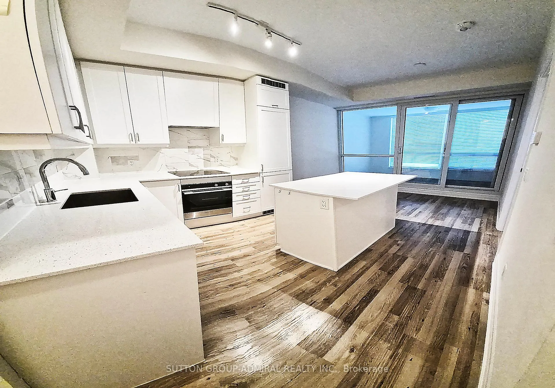Photo 5 of 9085 Jane Street, Vaughan, Concord — HOMEH