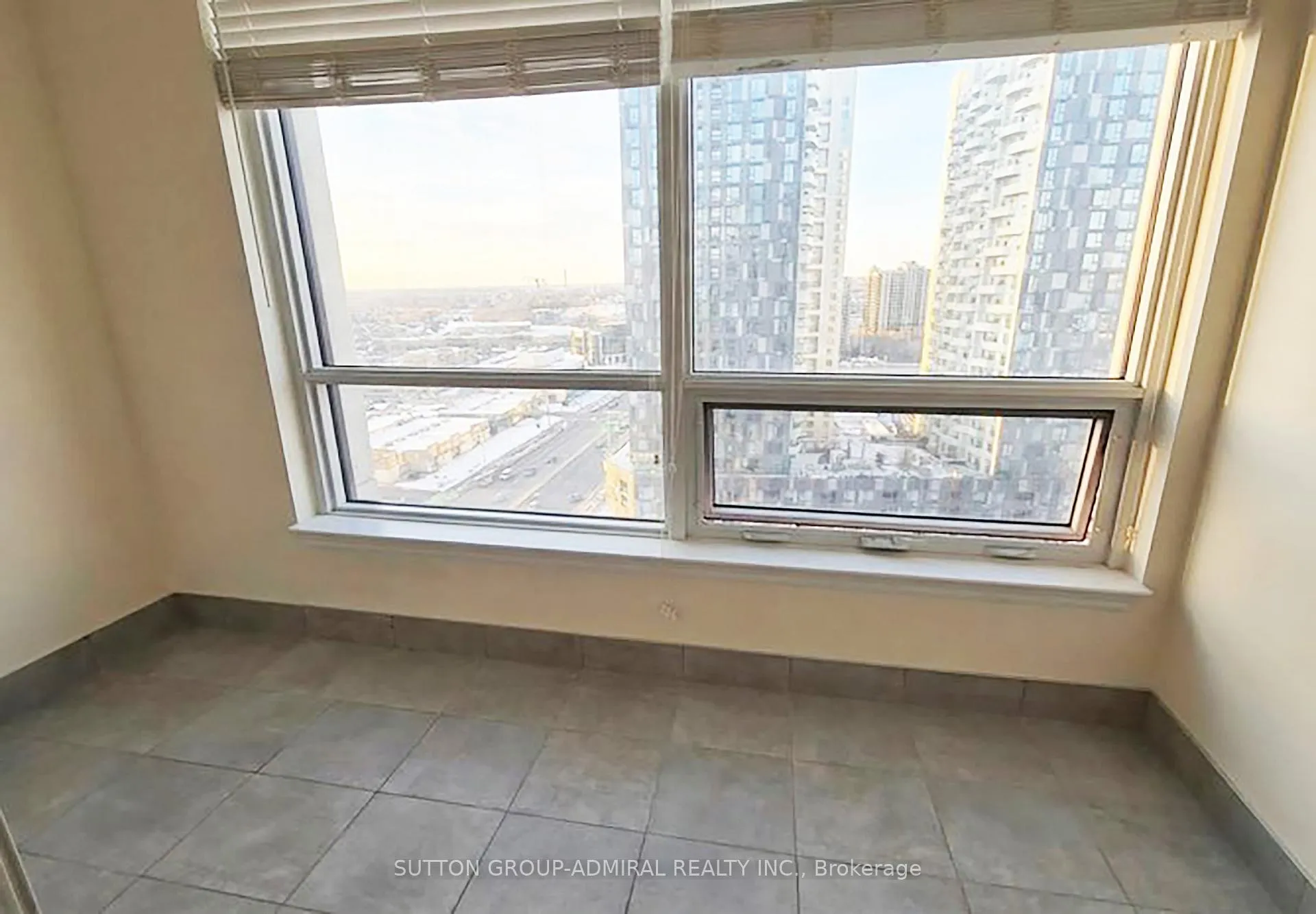 Photo 8 of 9085 Jane Street, Vaughan, Concord — HOMEH