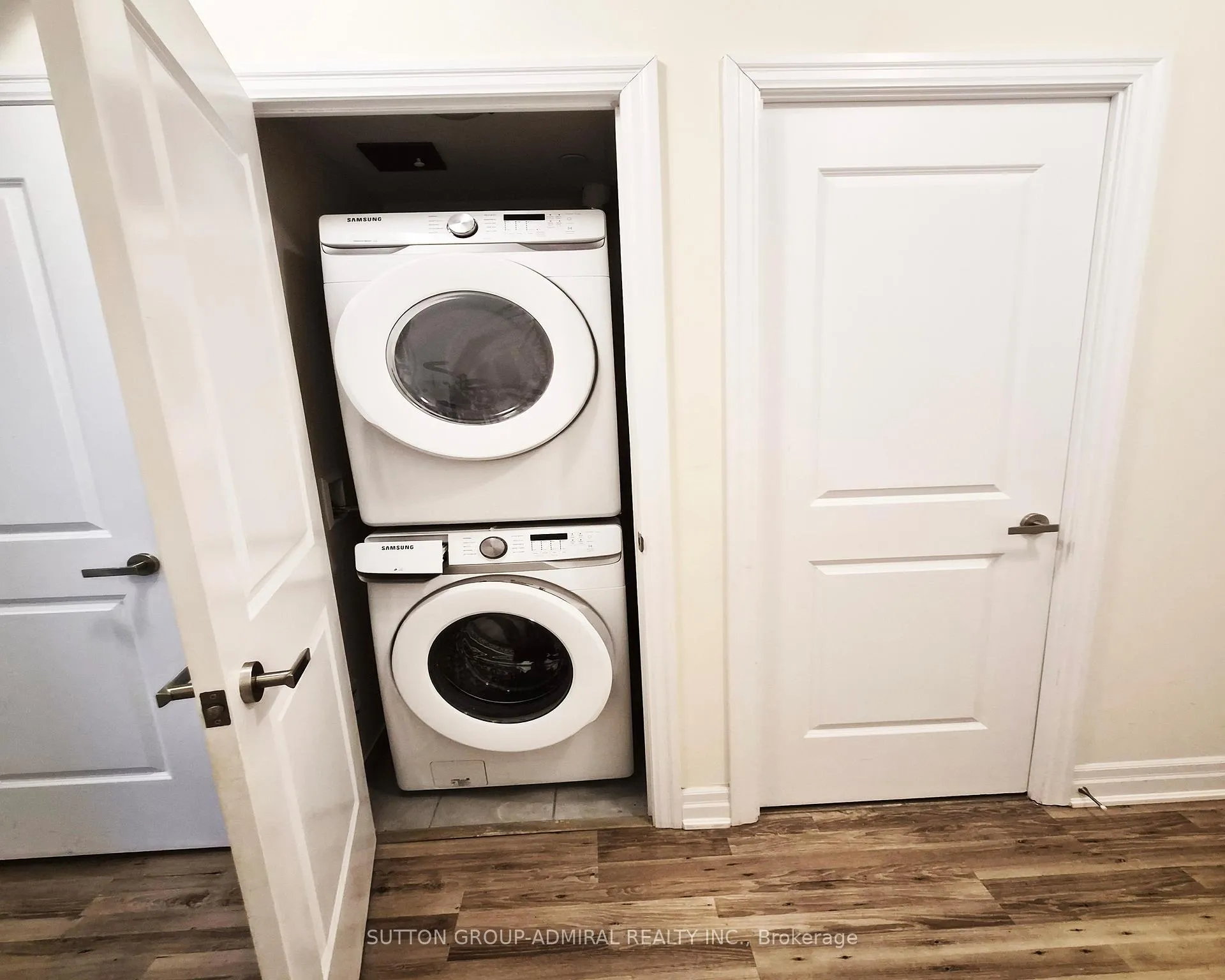 Photo 9 of 9085 Jane Street, Vaughan, Concord — HOMEH