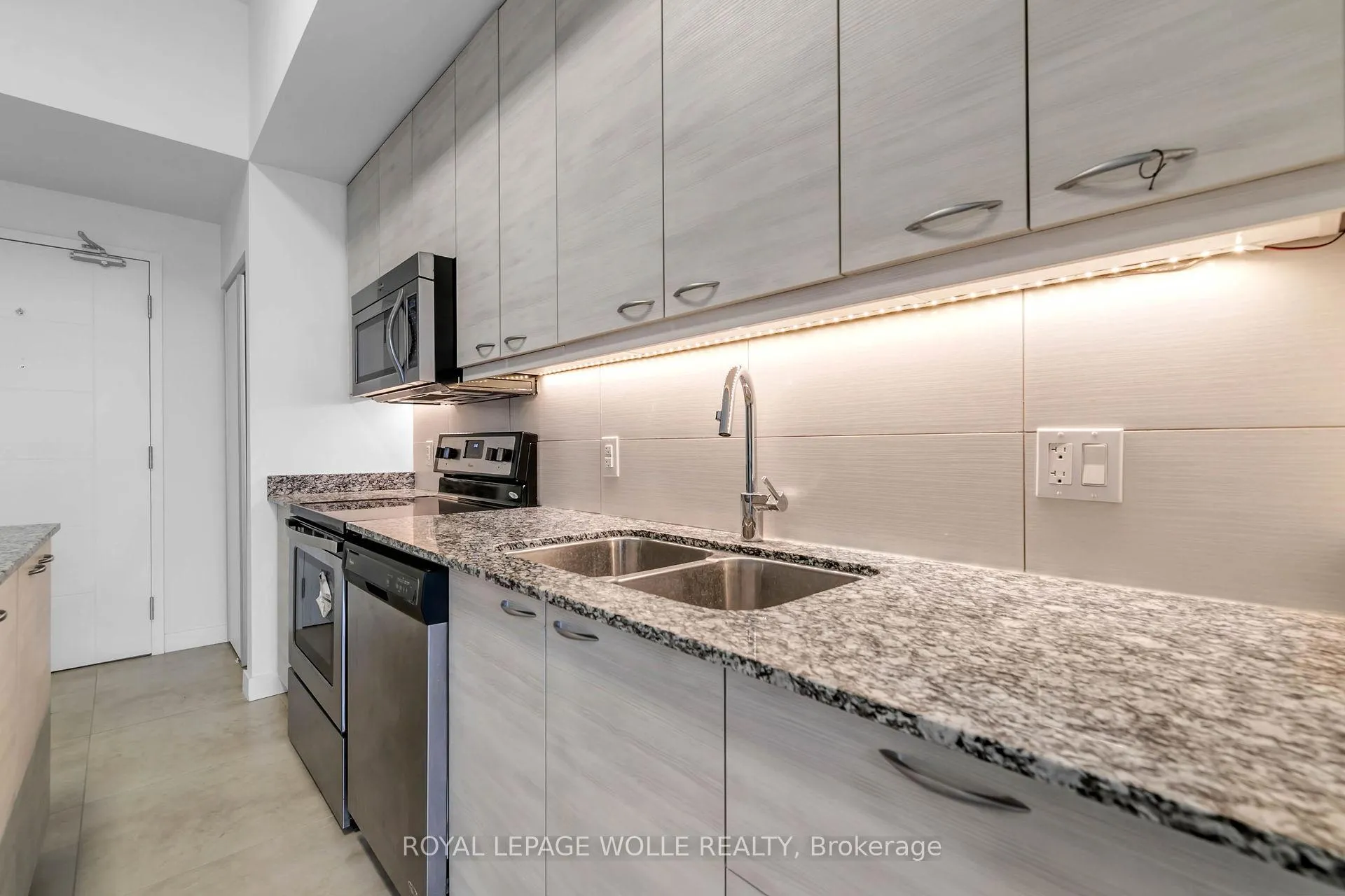 Photo 1 of Unit 812, 280 Lester Street, Waterloo, Beechwood/University — HOMEH