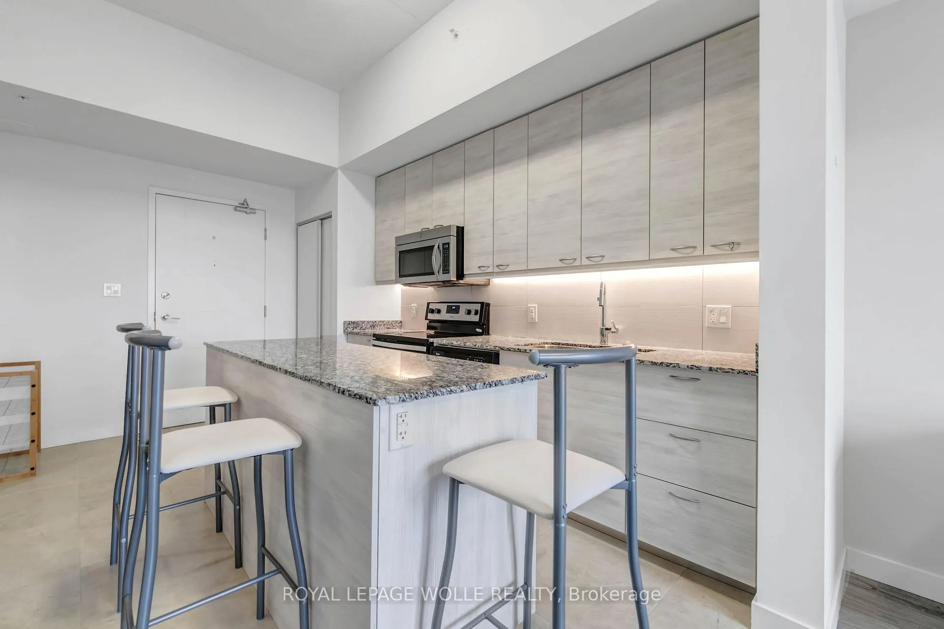 Photo 5 of Unit 812, 280 Lester Street, Waterloo, Beechwood/University — HOMEH