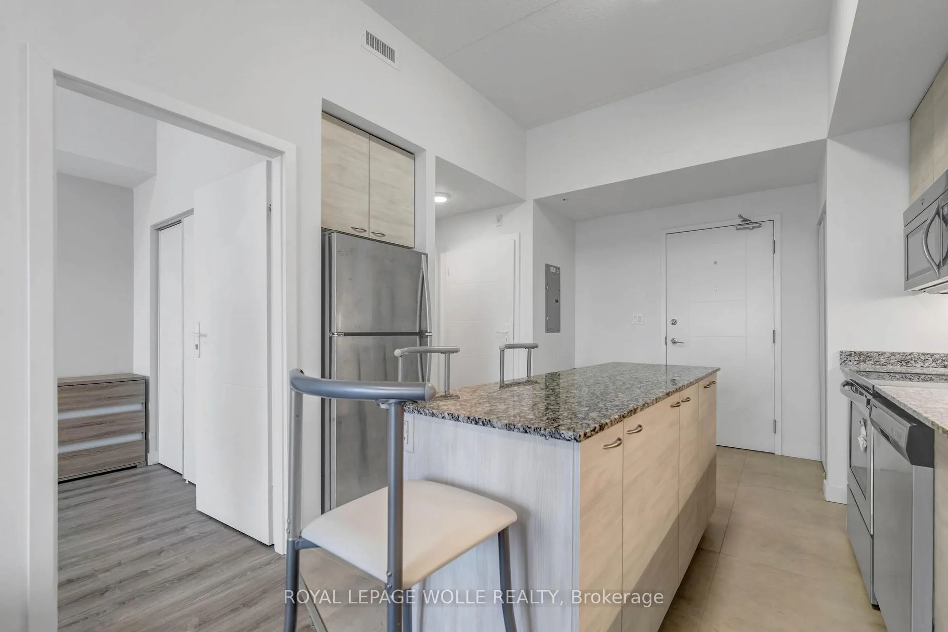 Photo 6 of Unit 812, 280 Lester Street, Waterloo, Beechwood/University — HOMEH