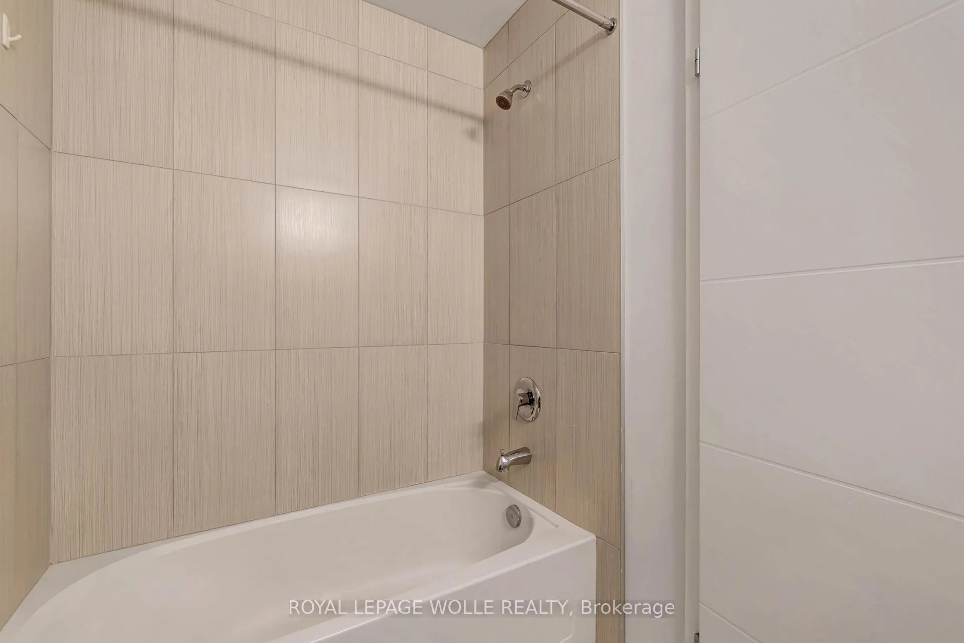 Photo 9 of Unit 812, 280 Lester Street, Waterloo, Beechwood/University — HOMEH
