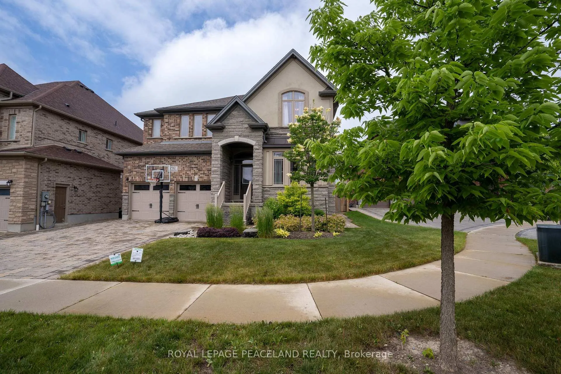 Photo 3 of 792 Snowberry Court, Waterloo, Columbia Forest/Clair Hills — HOMEH