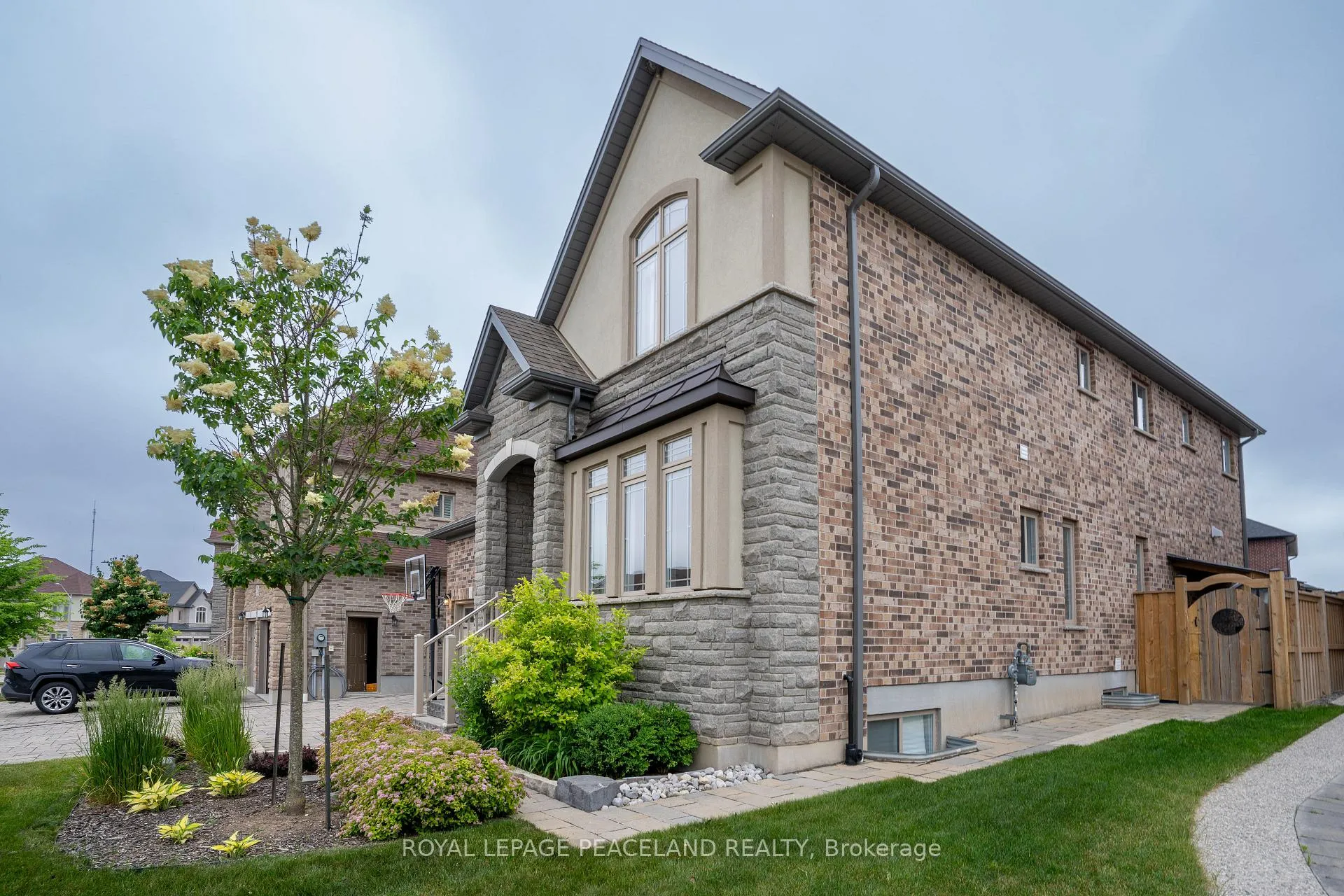 Photo 4 of 792 Snowberry Court, Waterloo, Columbia Forest/Clair Hills — HOMEH
