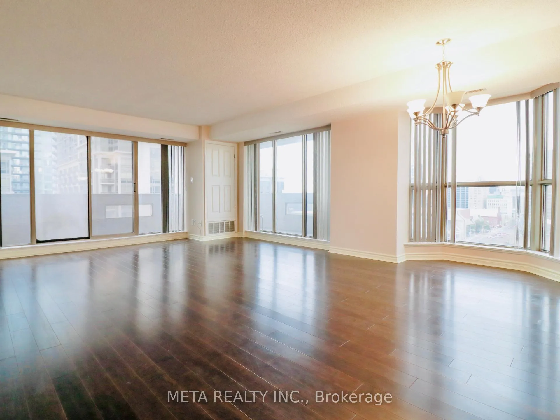 Photo 6 of Unit 12E, 67 Caroline Street S, Hamilton, Durand — HOMEH