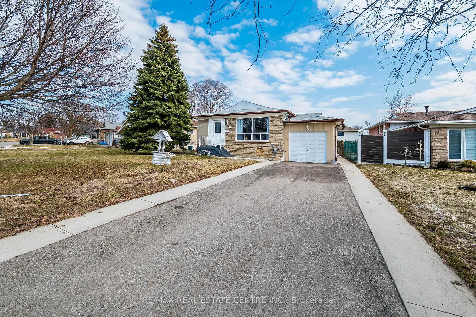 Photo 1 of 18 Northwood Drive, Brampton, Northwood Park — HOMEH