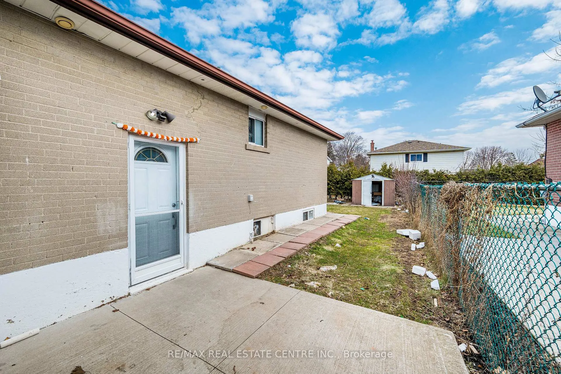 Photo 3 of 18 Northwood Drive, Brampton, Northwood Park — HOMEH
