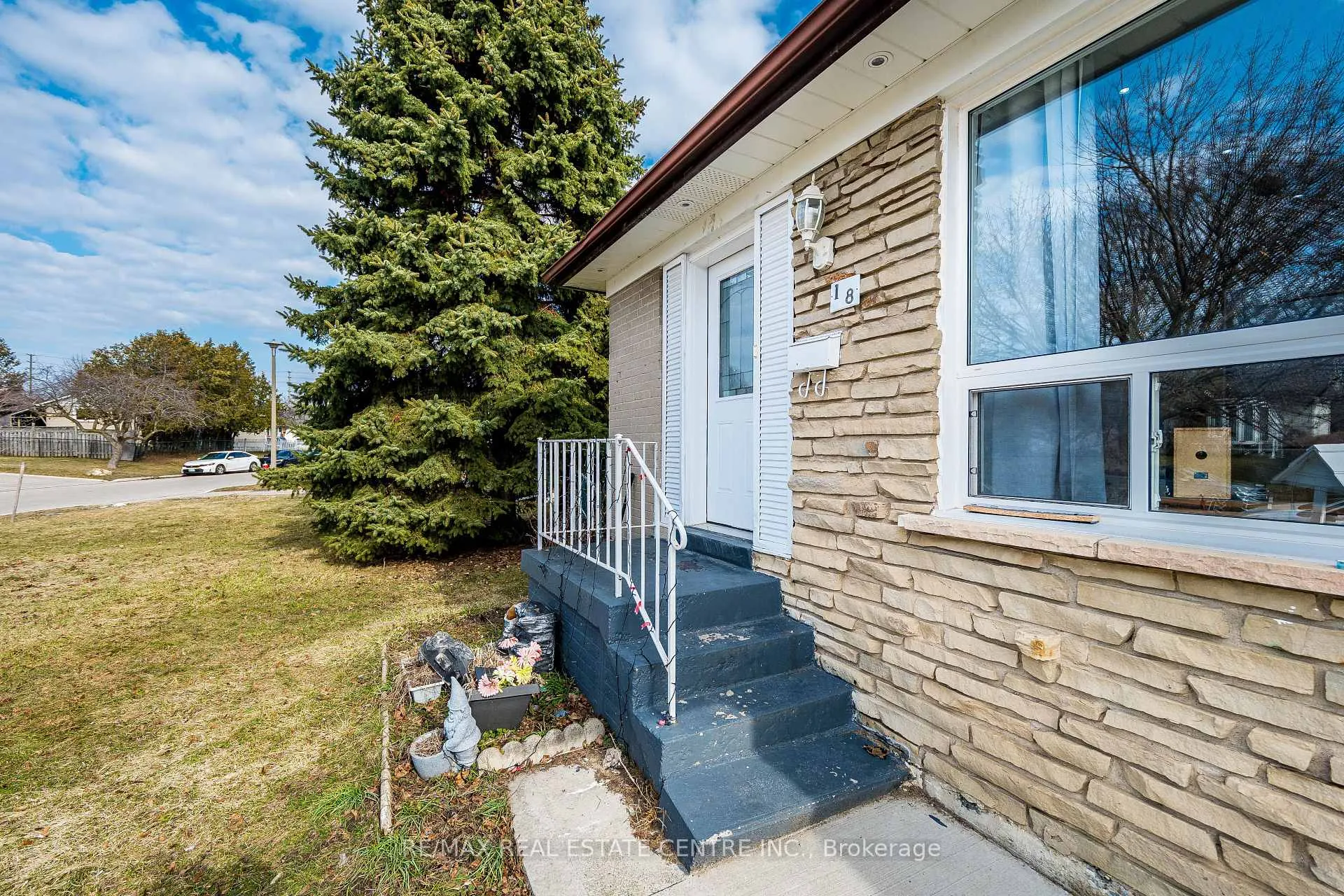 Photo 48 of 18 Northwood Drive, Brampton, Northwood Park — HOMEH